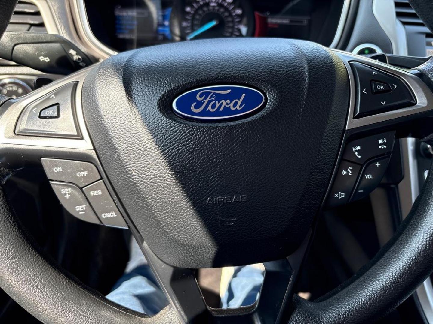 2017 GRAY FORD FUSION SE (3FA6P0HD8HR) with an 1.5L engine, Automatic transmission, located at 503 First Street, Canonsburg, PA, 15317, (724) 745-0566, 40.266006, -80.178413 - Photo#25