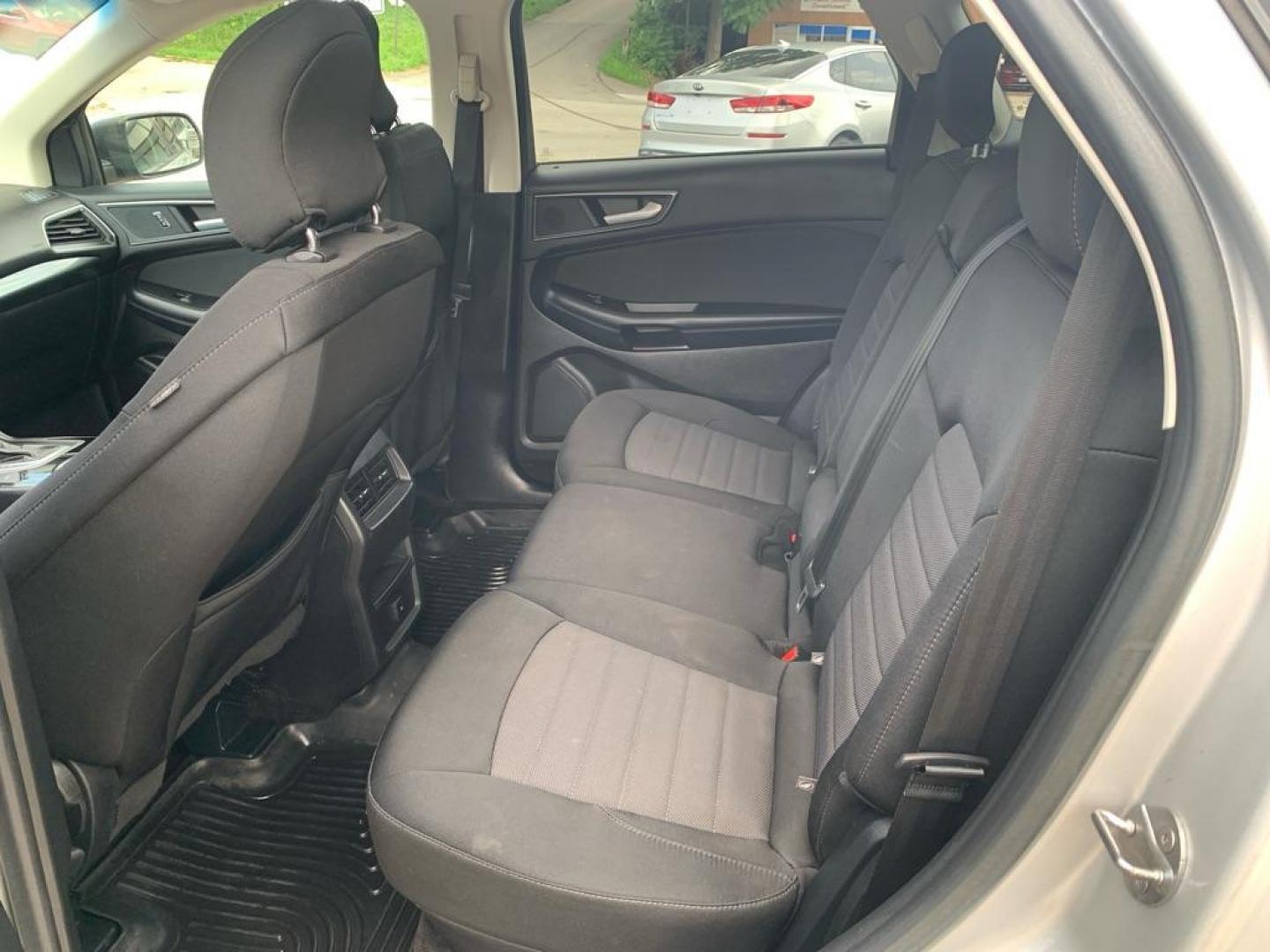 2018 SILVER FORD EDGE SE (2FMPK4G95JB) with an 2.0L engine, Automatic transmission, located at 503 First Street, Canonsburg, PA, 15317, (724) 745-0566, 40.266006, -80.178413 - Photo#6