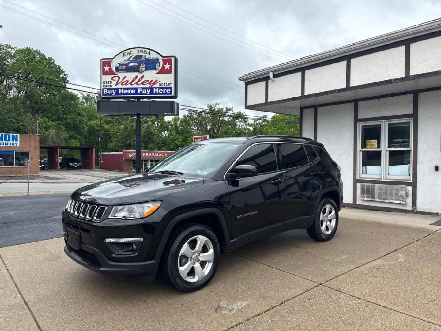 2018 BLACK JEEP COMPASS LATITUDE (3C4NJDBB0JT) with an 2.4L engine, Automatic transmission, located at 503 First Street, Canonsburg, PA, 15317, (724) 745-0566, 40.266006, -80.178413 - Photo#0