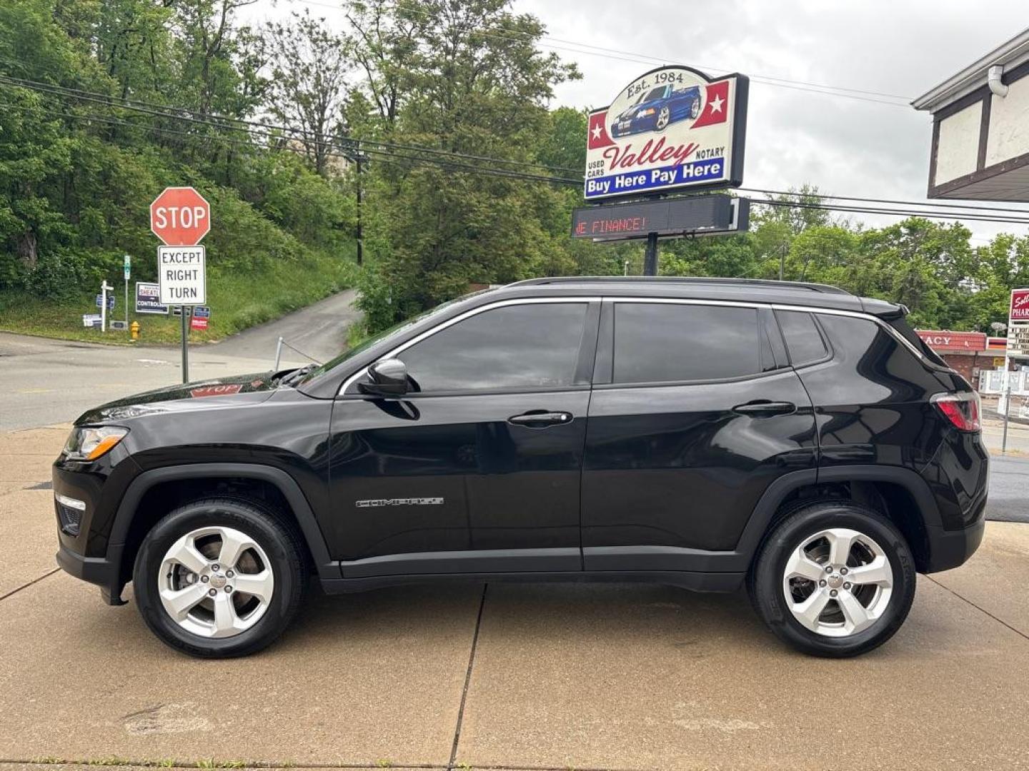 2018 BLACK JEEP COMPASS LATITUDE (3C4NJDBB0JT) with an 2.4L engine, Automatic transmission, located at 503 First Street, Canonsburg, PA, 15317, (724) 745-0566, 40.266006, -80.178413 - Photo#1