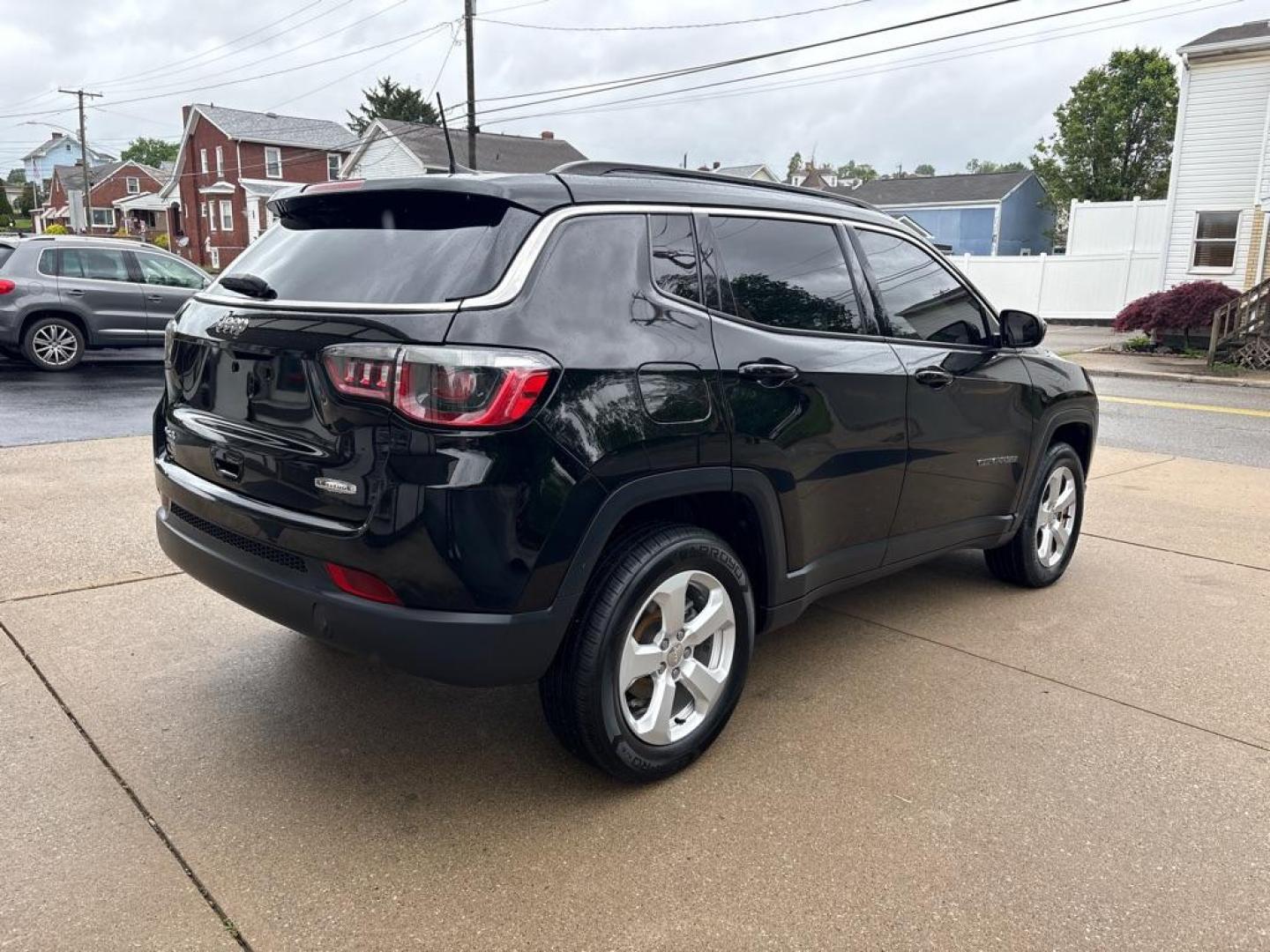 2018 BLACK JEEP COMPASS LATITUDE (3C4NJDBB0JT) with an 2.4L engine, Automatic transmission, located at 503 First Street, Canonsburg, PA, 15317, (724) 745-0566, 40.266006, -80.178413 - Photo#4