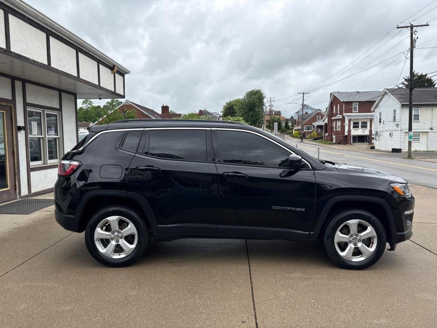2018 BLACK JEEP COMPASS LATITUDE (3C4NJDBB0JT) with an 2.4L engine, Automatic transmission, located at 503 First Street, Canonsburg, PA, 15317, (724) 745-0566, 40.266006, -80.178413 - Photo#5