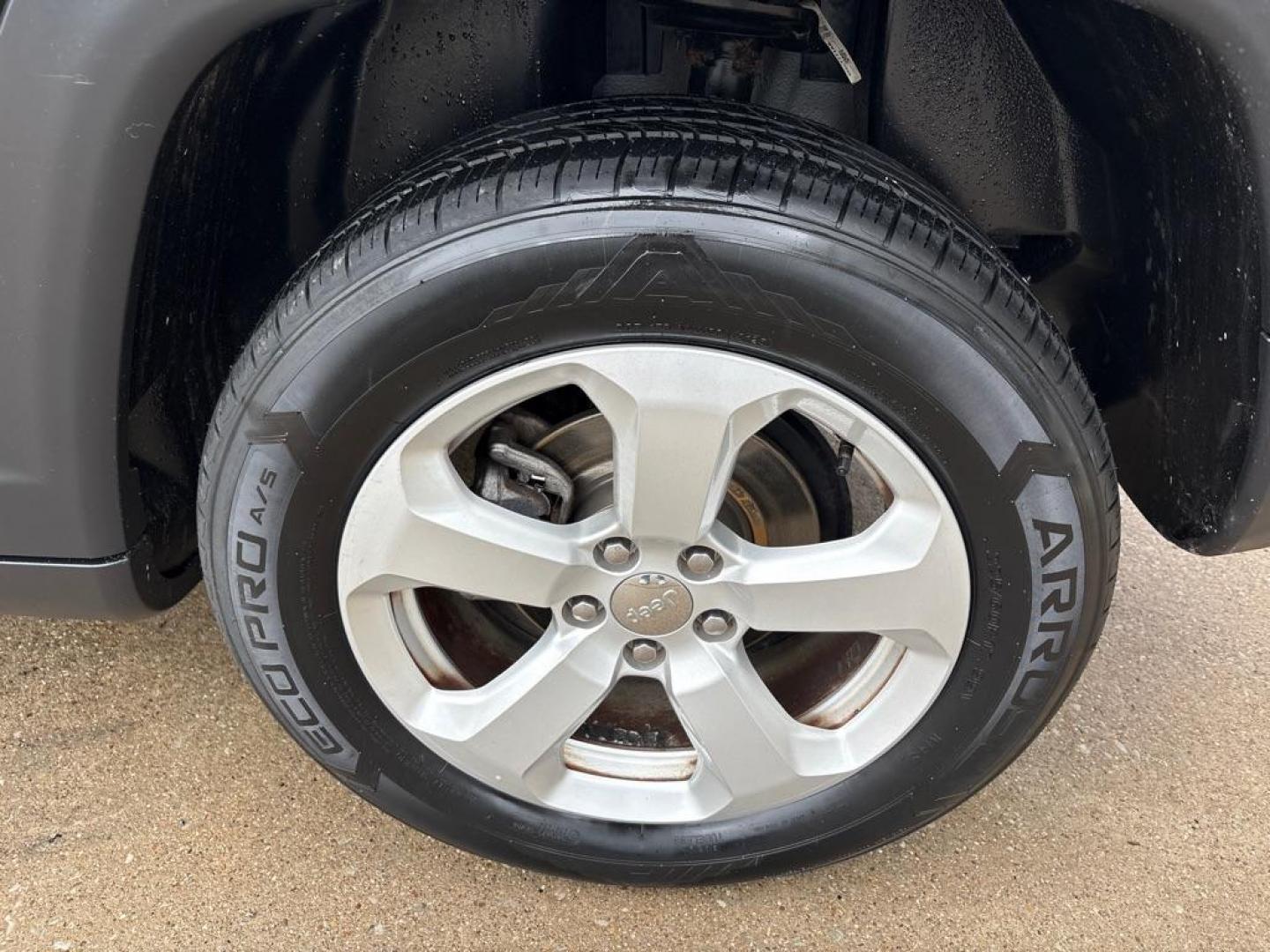 2018 BLACK JEEP COMPASS LATITUDE (3C4NJDBB0JT) with an 2.4L engine, Automatic transmission, located at 503 First Street, Canonsburg, PA, 15317, (724) 745-0566, 40.266006, -80.178413 - Photo#9