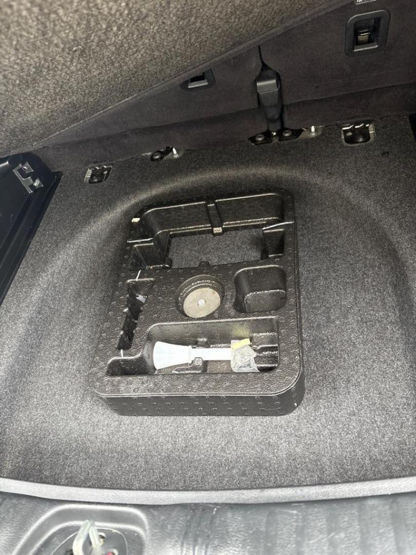 2018 BLACK JEEP COMPASS LATITUDE (3C4NJDBB0JT) with an 2.4L engine, Automatic transmission, located at 503 First Street, Canonsburg, PA, 15317, (724) 745-0566, 40.266006, -80.178413 - Looking for a dependable SUV with all the modern comforts and rugged capability? This 2018 Jeep Compass Latitude 4x4 has it all - style, performance, and the latest tech, wrapped in a sleek and versatile package. Vehicle Highlights: Engine: 2.4L Drivetrain: 4x4 - perfect for all-weather confide - Photo#15