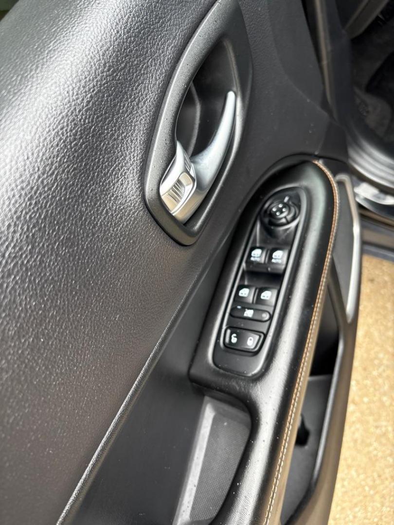 2018 BLACK JEEP COMPASS LATITUDE (3C4NJDBB0JT) with an 2.4L engine, Automatic transmission, located at 503 First Street, Canonsburg, PA, 15317, (724) 745-0566, 40.266006, -80.178413 - Looking for a dependable SUV with all the modern comforts and rugged capability? This 2018 Jeep Compass Latitude 4x4 has it all - style, performance, and the latest tech, wrapped in a sleek and versatile package. Vehicle Highlights: Engine: 2.4L Drivetrain: 4x4 - perfect for all-weather confide - Photo#21