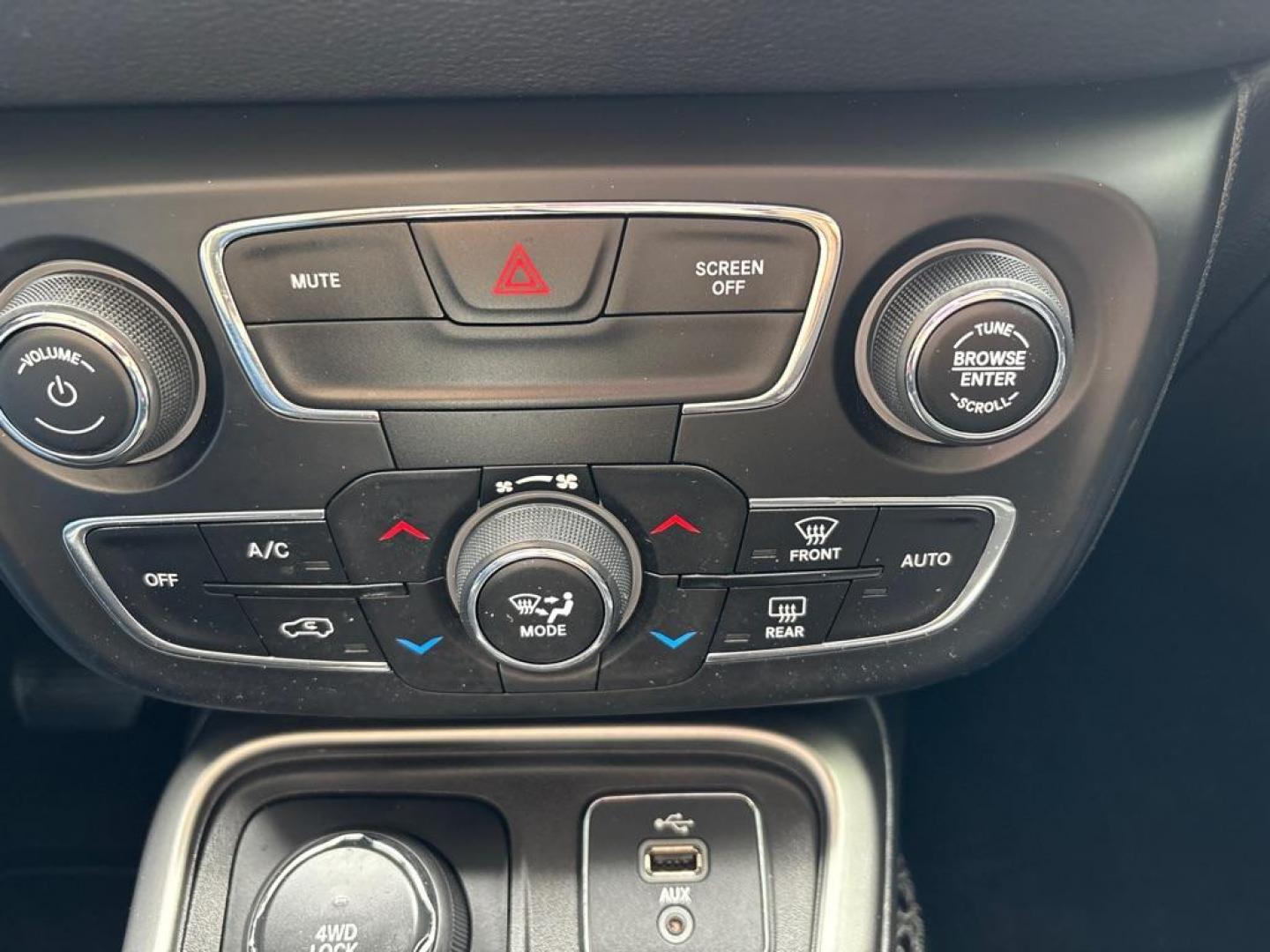 2018 BLACK JEEP COMPASS LATITUDE (3C4NJDBB0JT) with an 2.4L engine, Automatic transmission, located at 503 First Street, Canonsburg, PA, 15317, (724) 745-0566, 40.266006, -80.178413 - Photo#18