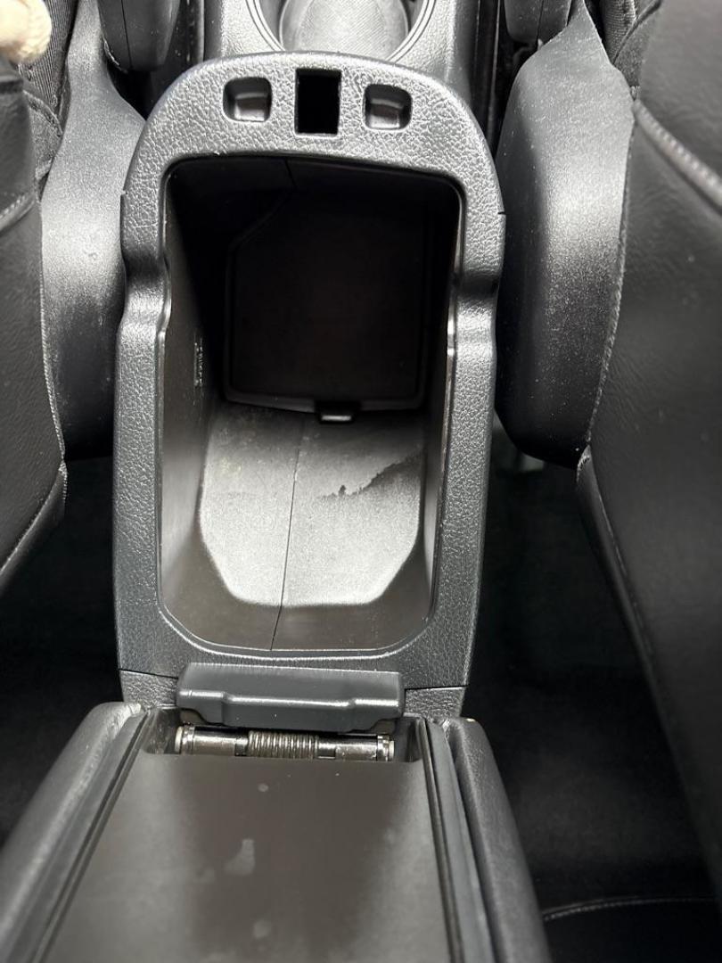 2018 BLACK JEEP COMPASS LATITUDE (3C4NJDBB0JT) with an 2.4L engine, Automatic transmission, located at 503 First Street, Canonsburg, PA, 15317, (724) 745-0566, 40.266006, -80.178413 - Looking for a dependable SUV with all the modern comforts and rugged capability? This 2018 Jeep Compass Latitude 4x4 has it all - style, performance, and the latest tech, wrapped in a sleek and versatile package. Vehicle Highlights: Engine: 2.4L Drivetrain: 4x4 - perfect for all-weather confide - Photo#32