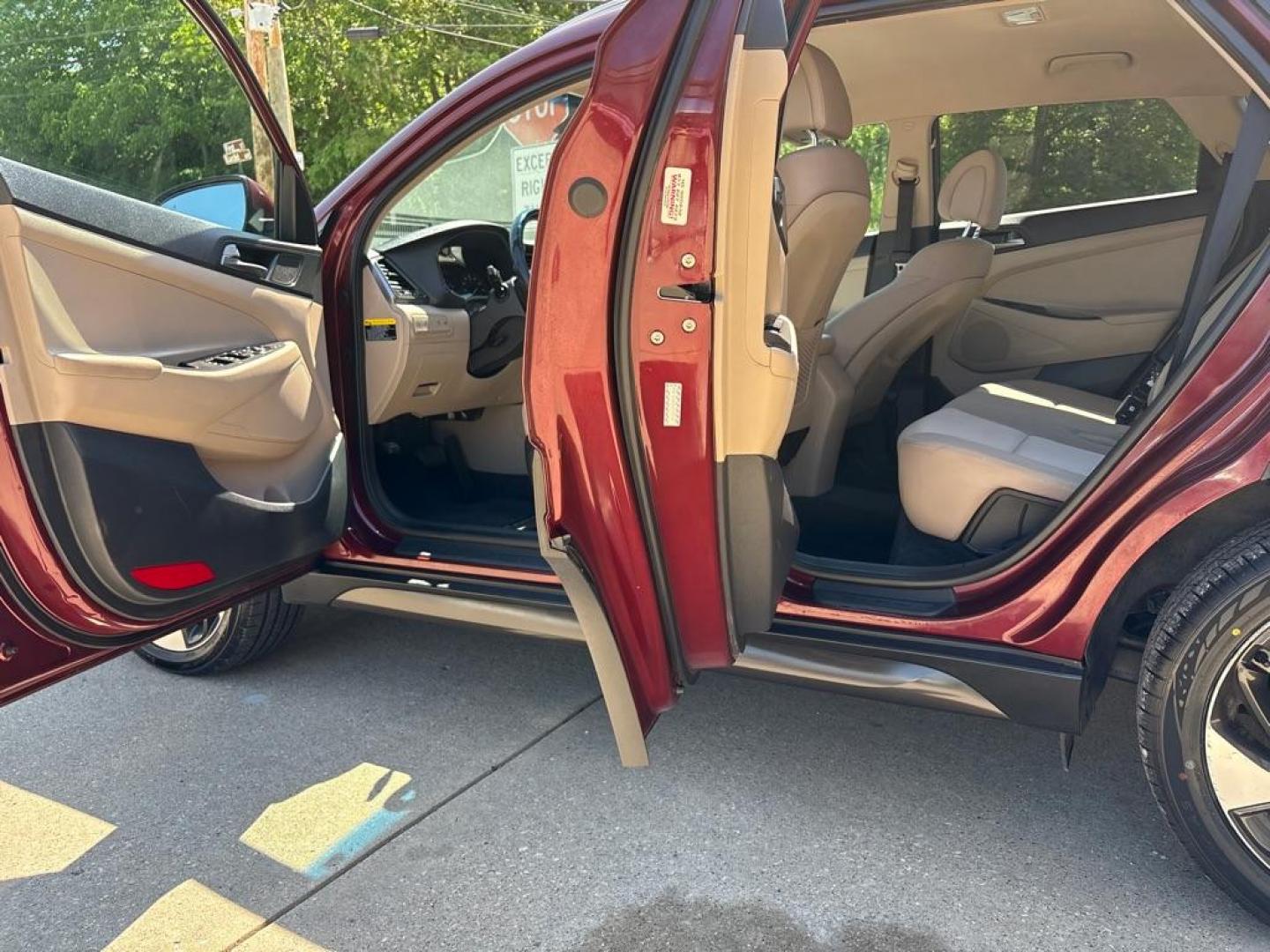 2016 RED HYUNDAI TUCSON LIMITED (KM8J3CA20GU) with an 1.6L engine, Automatic transmission, located at 503 First Street, Canonsburg, PA, 15317, (724) 745-0566, 40.266006, -80.178413 - Photo#13