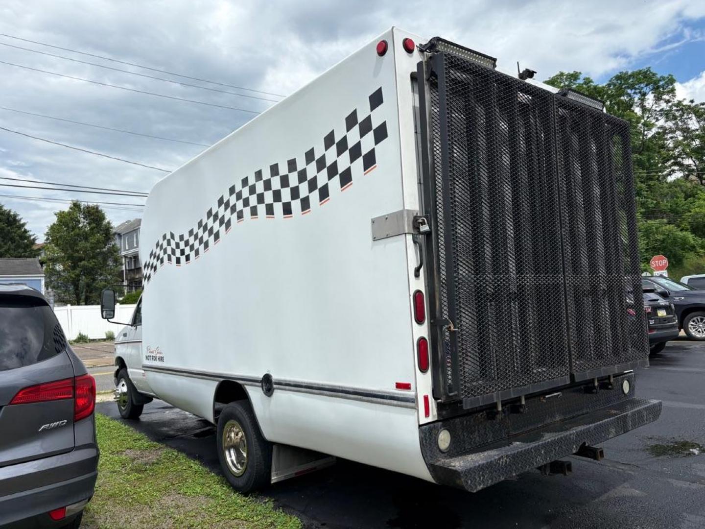 2000 WHITE FORD ECONOLINE E450 SUPER DUTY CUTAWAY VAN (1FDXE45F9YH) with an 7.3L engine, Automatic transmission, located at 503 First Street, Canonsburg, PA, 15317, (724) 745-0566, 40.266006, -80.178413 - Photo#13