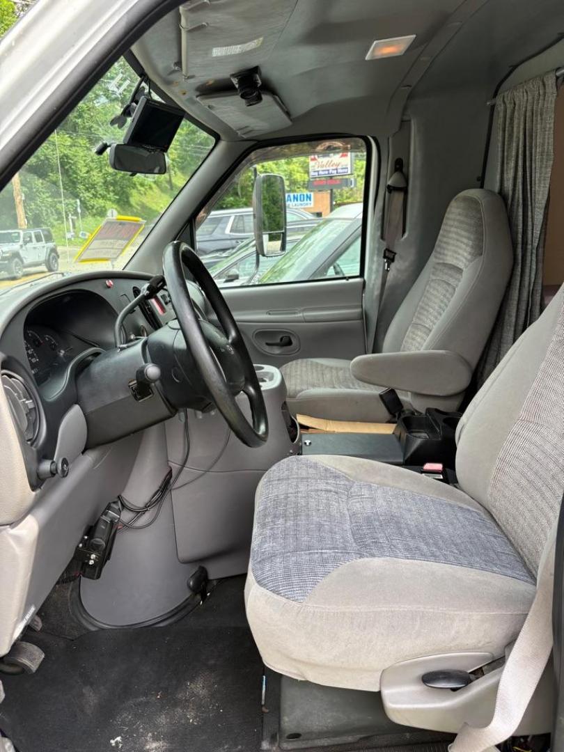 2000 WHITE FORD ECONOLINE E450 SUPER DUTY CUTAWAY VAN (1FDXE45F9YH) with an 7.3L engine, Automatic transmission, located at 503 First Street, Canonsburg, PA, 15317, (724) 745-0566, 40.266006, -80.178413 - Photo#17