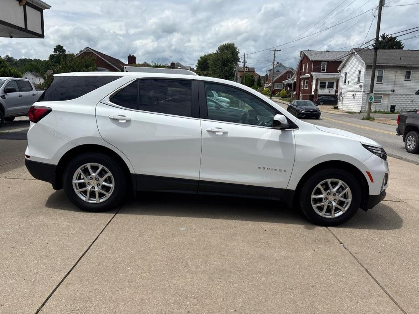 2024 WHITE CHEVROLET EQUINOX LT (3GNAXUEG3RS) with an 1.5L engine, Automatic transmission, located at 503 First Street, Canonsburg, PA, 15317, (724) 745-0566, 40.266006, -80.178413 - Photo#5