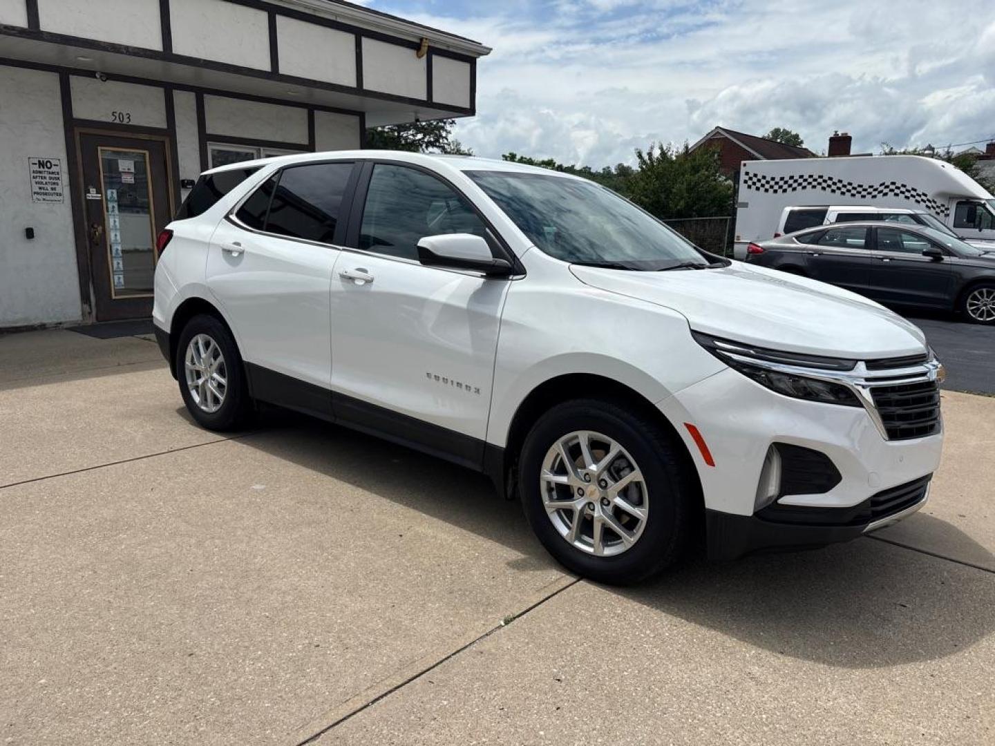 2024 WHITE CHEVROLET EQUINOX LT (3GNAXUEG3RS) with an 1.5L engine, Automatic transmission, located at 503 First Street, Canonsburg, PA, 15317, (724) 745-0566, 40.266006, -80.178413 - Photo#6