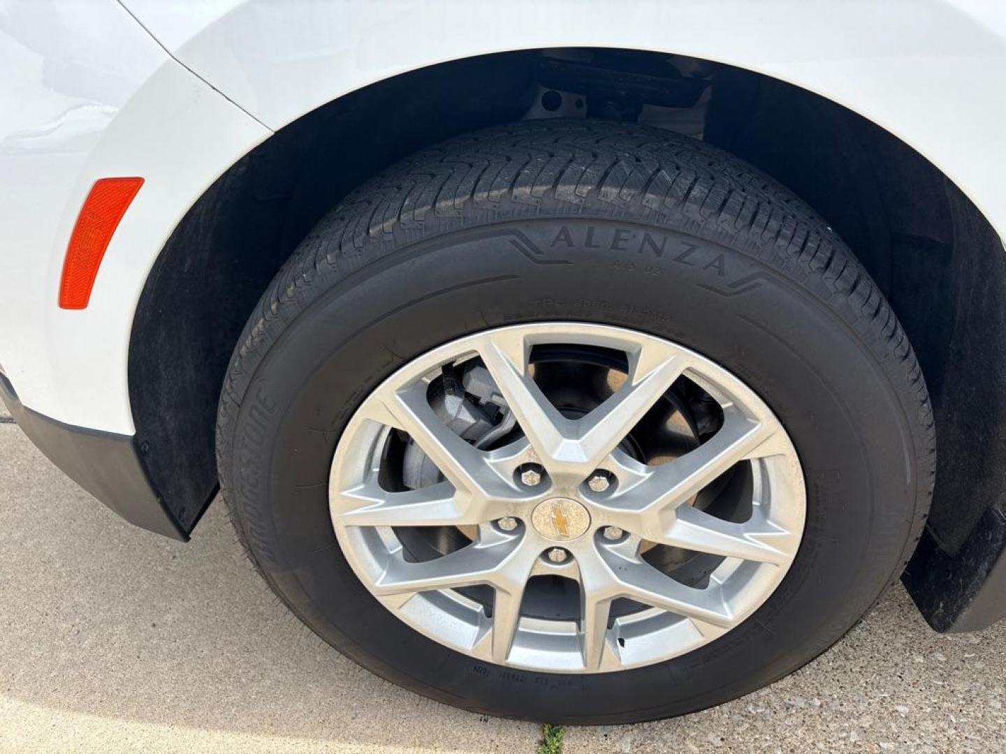 2024 WHITE CHEVROLET EQUINOX LT (3GNAXUEG3RS) with an 1.5L engine, Automatic transmission, located at 503 First Street, Canonsburg, PA, 15317, (724) 745-0566, 40.266006, -80.178413 - Photo#8