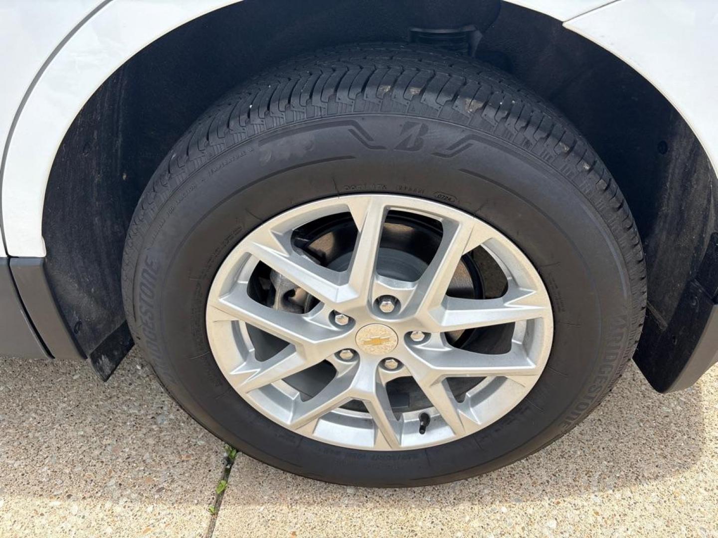 2024 WHITE CHEVROLET EQUINOX LT (3GNAXUEG3RS) with an 1.5L engine, Automatic transmission, located at 503 First Street, Canonsburg, PA, 15317, (724) 745-0566, 40.266006, -80.178413 - Photo#9