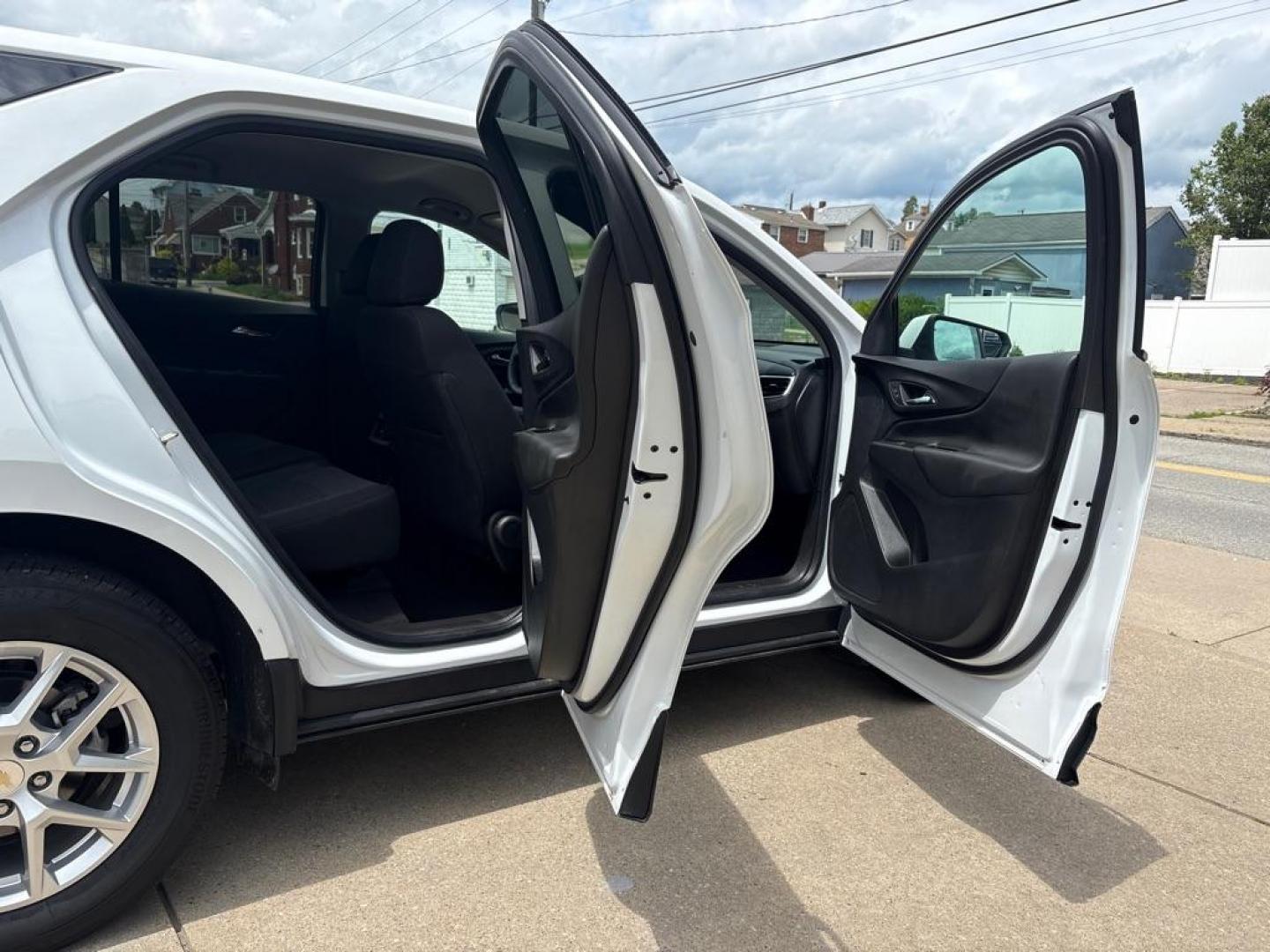 2024 WHITE CHEVROLET EQUINOX LT (3GNAXUEG3RS) with an 1.5L engine, Automatic transmission, located at 503 First Street, Canonsburg, PA, 15317, (724) 745-0566, 40.266006, -80.178413 - Photo#12