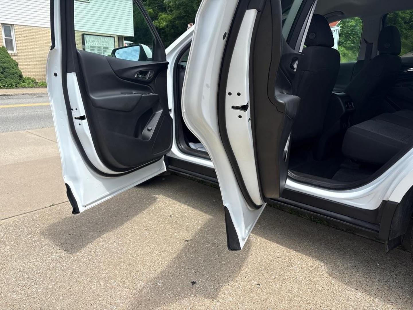 2024 WHITE CHEVROLET EQUINOX LT (3GNAXUEG3RS) with an 1.5L engine, Automatic transmission, located at 503 First Street, Canonsburg, PA, 15317, (724) 745-0566, 40.266006, -80.178413 - Photo#13