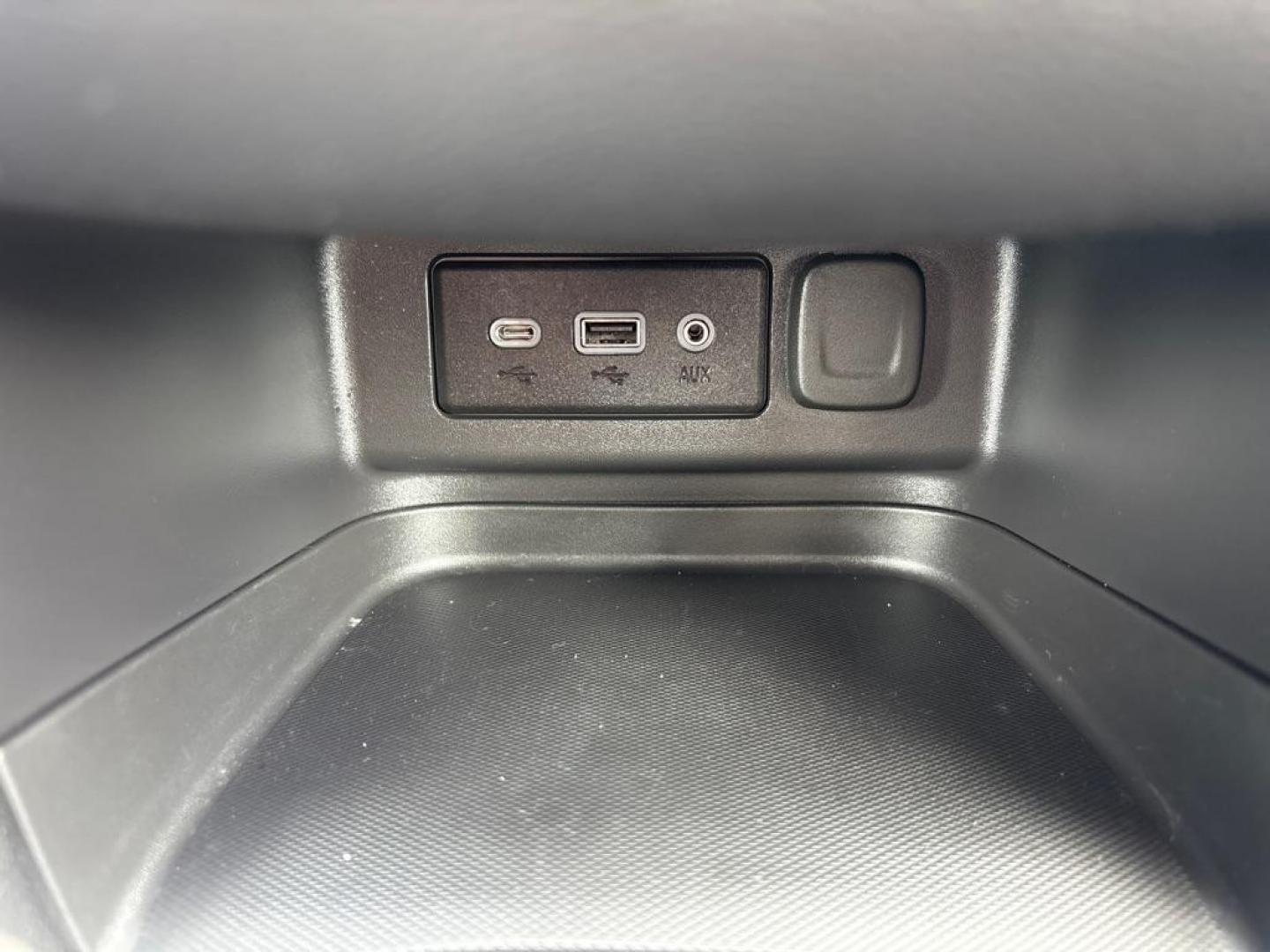 2024 WHITE CHEVROLET EQUINOX LT (3GNAXUEG3RS) with an 1.5L engine, Automatic transmission, located at 503 First Street, Canonsburg, PA, 15317, (724) 745-0566, 40.266006, -80.178413 - Photo#32