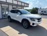 2021 WHITE KIA SELTOS S (KNDEUCAA0M7) with an 2.0L engine, Continuously Variable transmission, located at 503 First Street, Canonsburg, PA, 15317, (724) 745-0566, 40.266006, -80.178413 - Photo#6