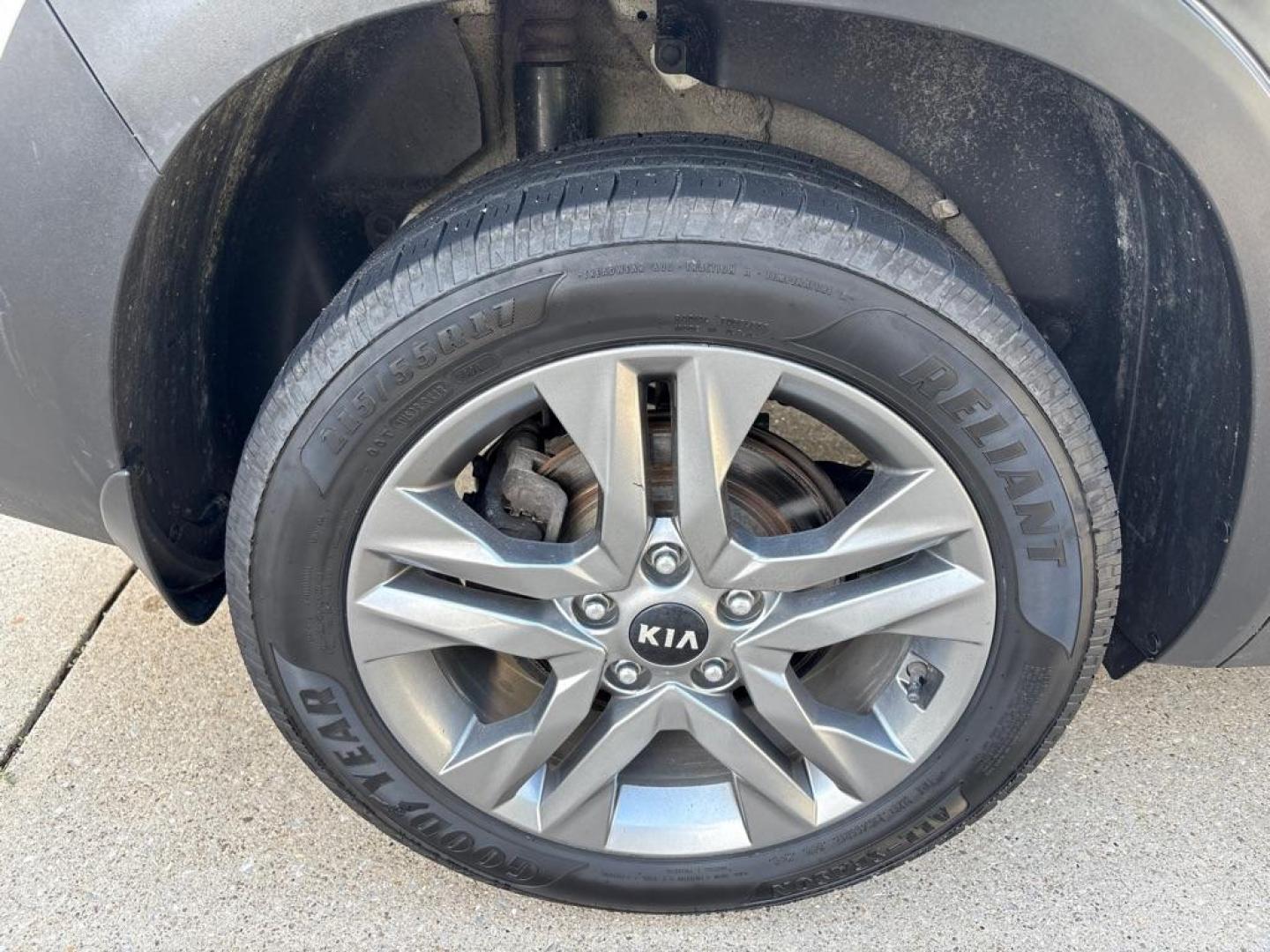 2021 WHITE KIA SELTOS S (KNDEUCAA0M7) with an 2.0L engine, Continuously Variable transmission, located at 503 First Street, Canonsburg, PA, 15317, (724) 745-0566, 40.266006, -80.178413 - Photo#11