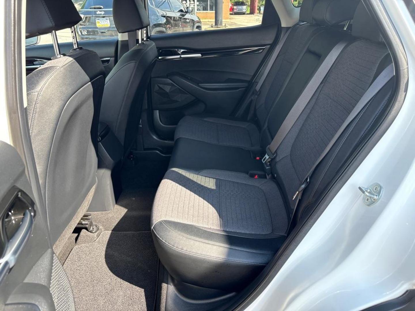 2021 WHITE KIA SELTOS S (KNDEUCAA0M7) with an 2.0L engine, Continuously Variable transmission, located at 503 First Street, Canonsburg, PA, 15317, (724) 745-0566, 40.266006, -80.178413 - Photo#16