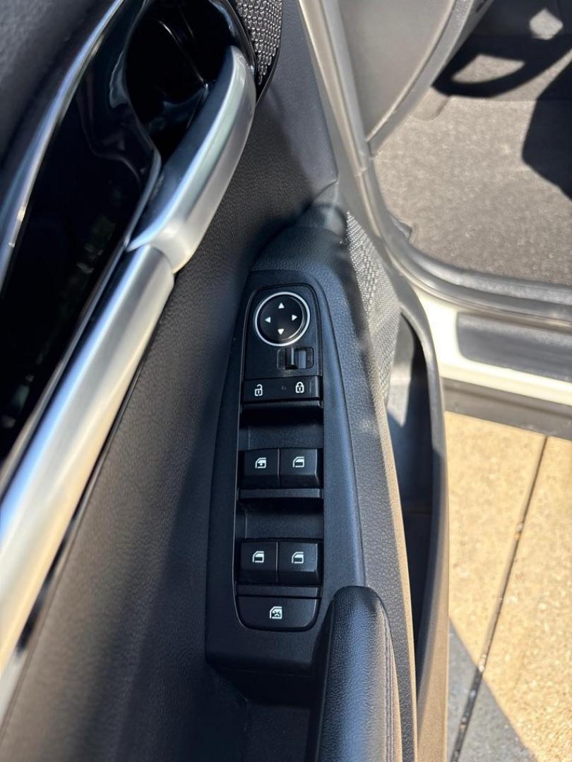 2021 WHITE KIA SELTOS S (KNDEUCAA0M7) with an 2.0L engine, Continuously Variable transmission, located at 503 First Street, Canonsburg, PA, 15317, (724) 745-0566, 40.266006, -80.178413 - Photo#22