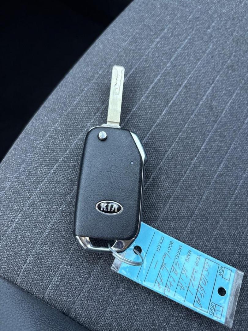 2021 WHITE KIA SELTOS S (KNDEUCAA0M7) with an 2.0L engine, Continuously Variable transmission, located at 503 First Street, Canonsburg, PA, 15317, (724) 745-0566, 40.266006, -80.178413 - Photo#37
