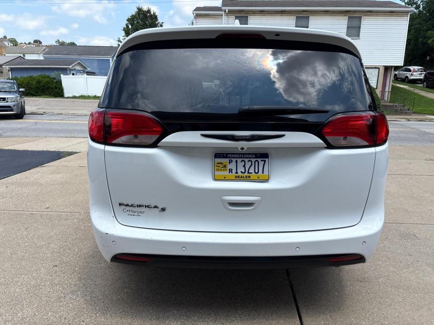 2020 WHITE CHRYSLER PACIFICA TOURING (2C4RC1FG6LR) with an 3.6L engine, Automatic transmission, located at 503 First Street, Canonsburg, PA, 15317, (724) 745-0566, 40.266006, -80.178413 - Photo#3