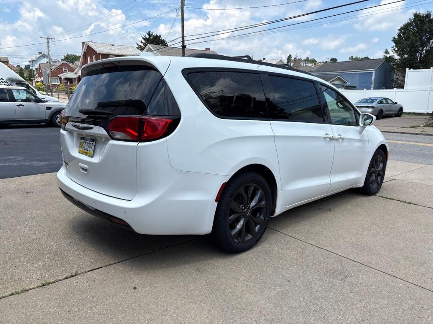 2020 WHITE CHRYSLER PACIFICA TOURING (2C4RC1FG6LR) with an 3.6L engine, Automatic transmission, located at 503 First Street, Canonsburg, PA, 15317, (724) 745-0566, 40.266006, -80.178413 - Photo#4