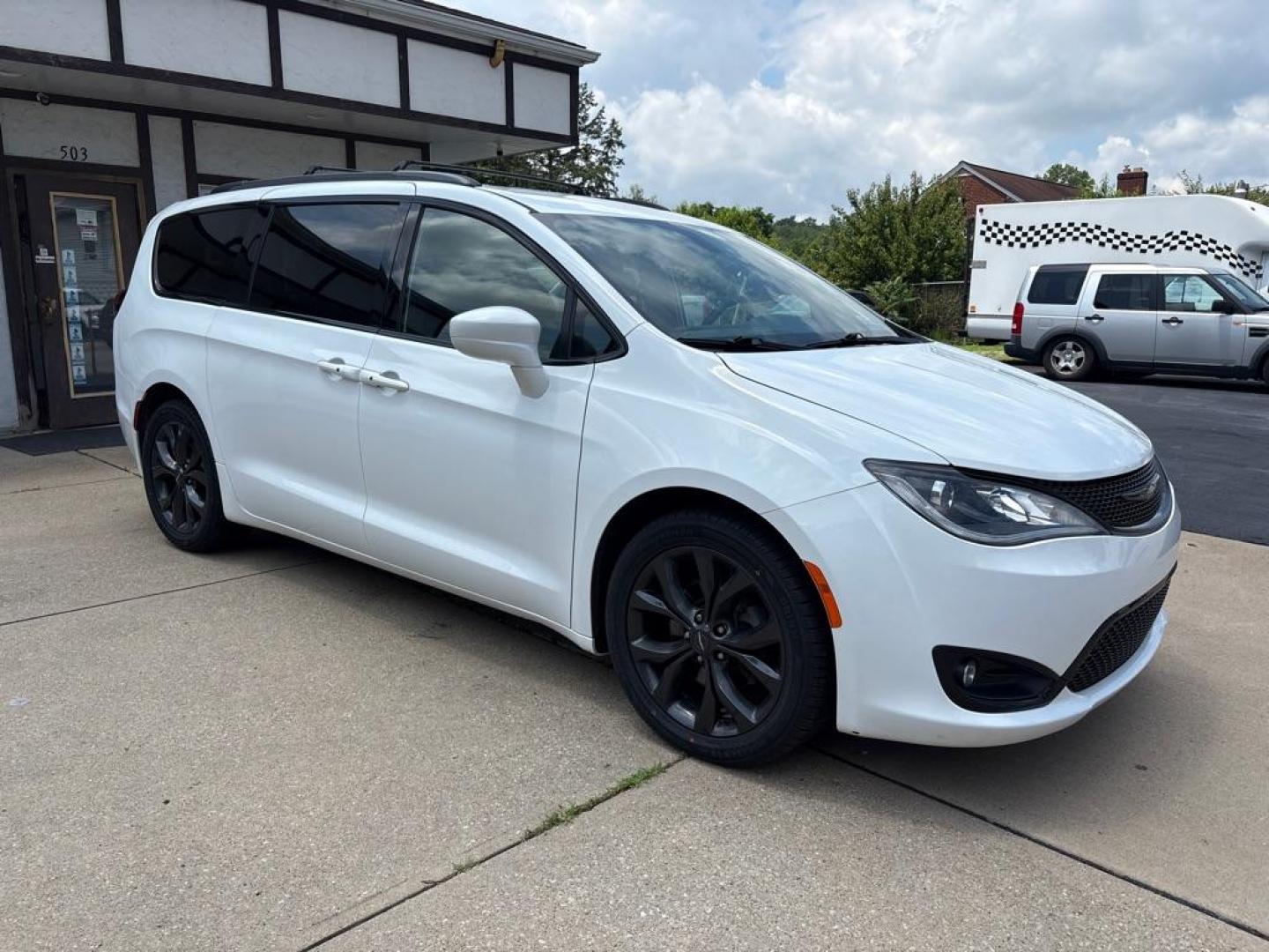 2020 WHITE CHRYSLER PACIFICA TOURING (2C4RC1FG6LR) with an 3.6L engine, Automatic transmission, located at 503 First Street, Canonsburg, PA, 15317, (724) 745-0566, 40.266006, -80.178413 - Photo#6