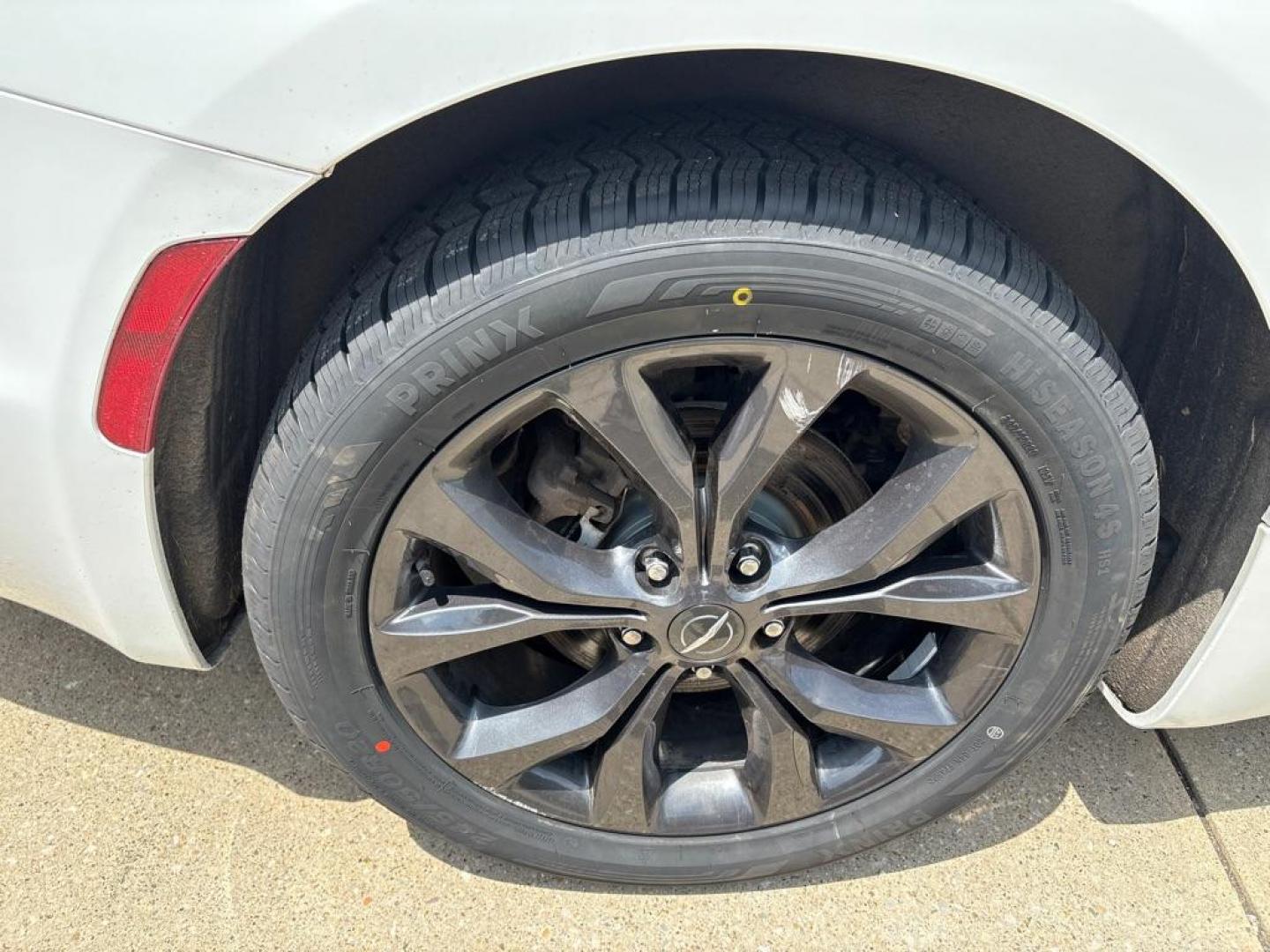2020 WHITE CHRYSLER PACIFICA TOURING (2C4RC1FG6LR) with an 3.6L engine, Automatic transmission, located at 503 First Street, Canonsburg, PA, 15317, (724) 745-0566, 40.266006, -80.178413 - Photo#11