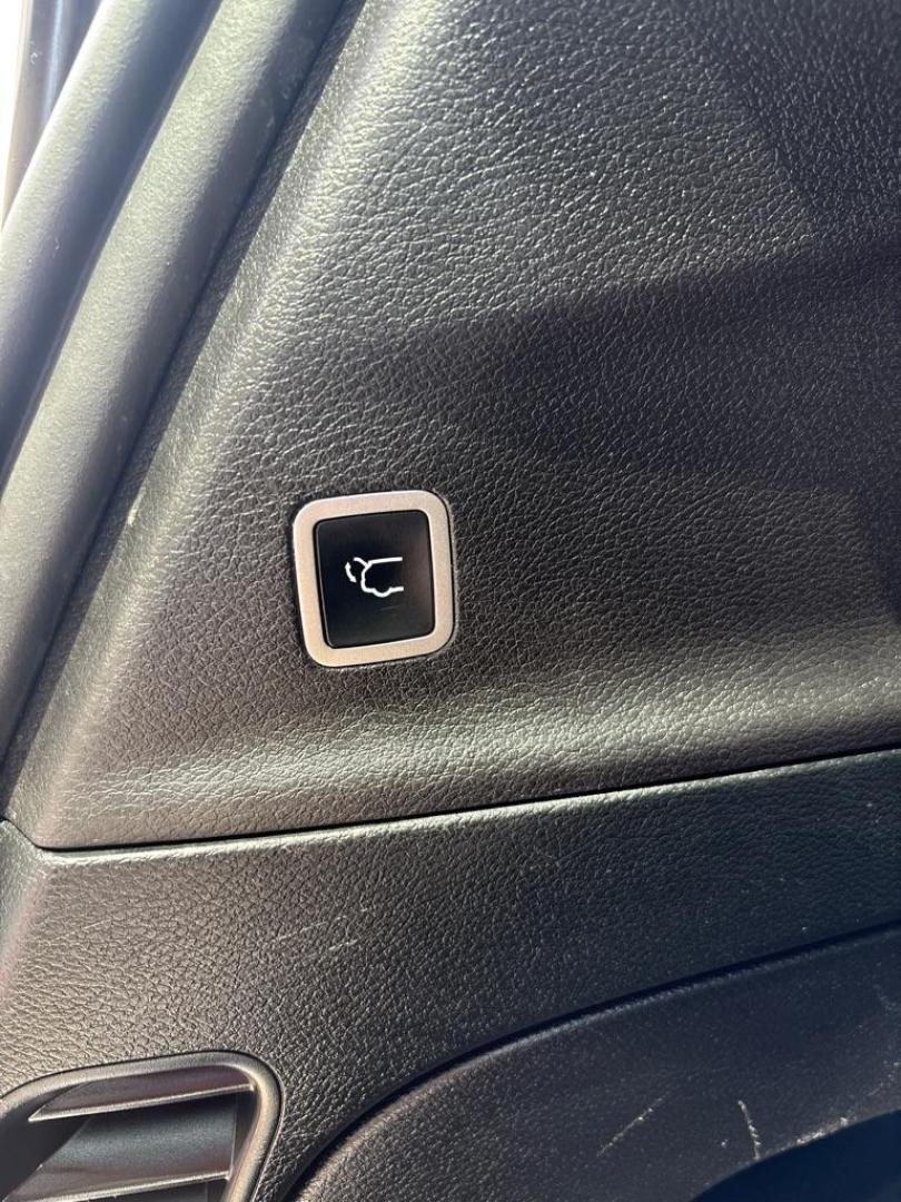 2020 WHITE CHRYSLER PACIFICA TOURING (2C4RC1FG6LR) with an 3.6L engine, Automatic transmission, located at 503 First Street, Canonsburg, PA, 15317, (724) 745-0566, 40.266006, -80.178413 - Photo#16