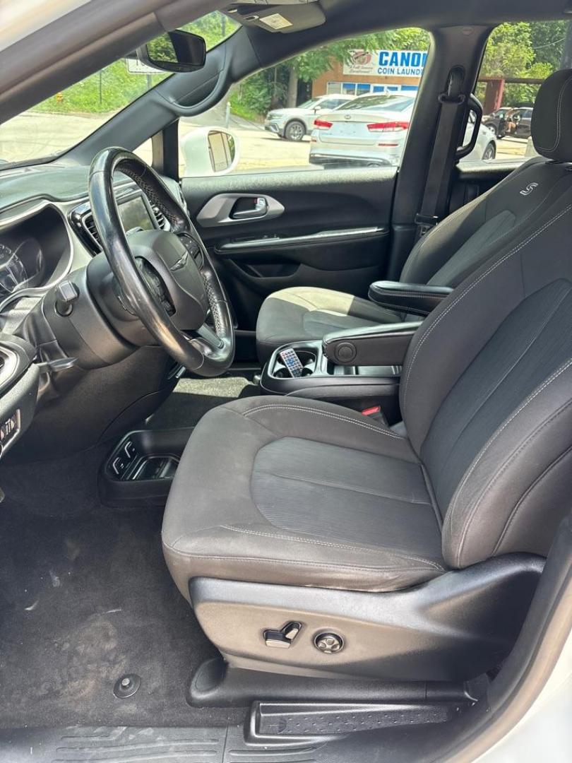 2020 WHITE CHRYSLER PACIFICA TOURING (2C4RC1FG6LR) with an 3.6L engine, Automatic transmission, located at 503 First Street, Canonsburg, PA, 15317, (724) 745-0566, 40.266006, -80.178413 - Photo#23