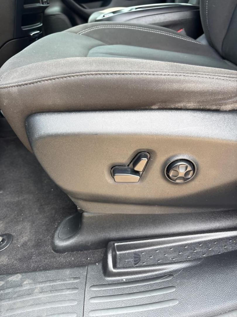 2020 WHITE CHRYSLER PACIFICA TOURING (2C4RC1FG6LR) with an 3.6L engine, Automatic transmission, located at 503 First Street, Canonsburg, PA, 15317, (724) 745-0566, 40.266006, -80.178413 - Photo#26