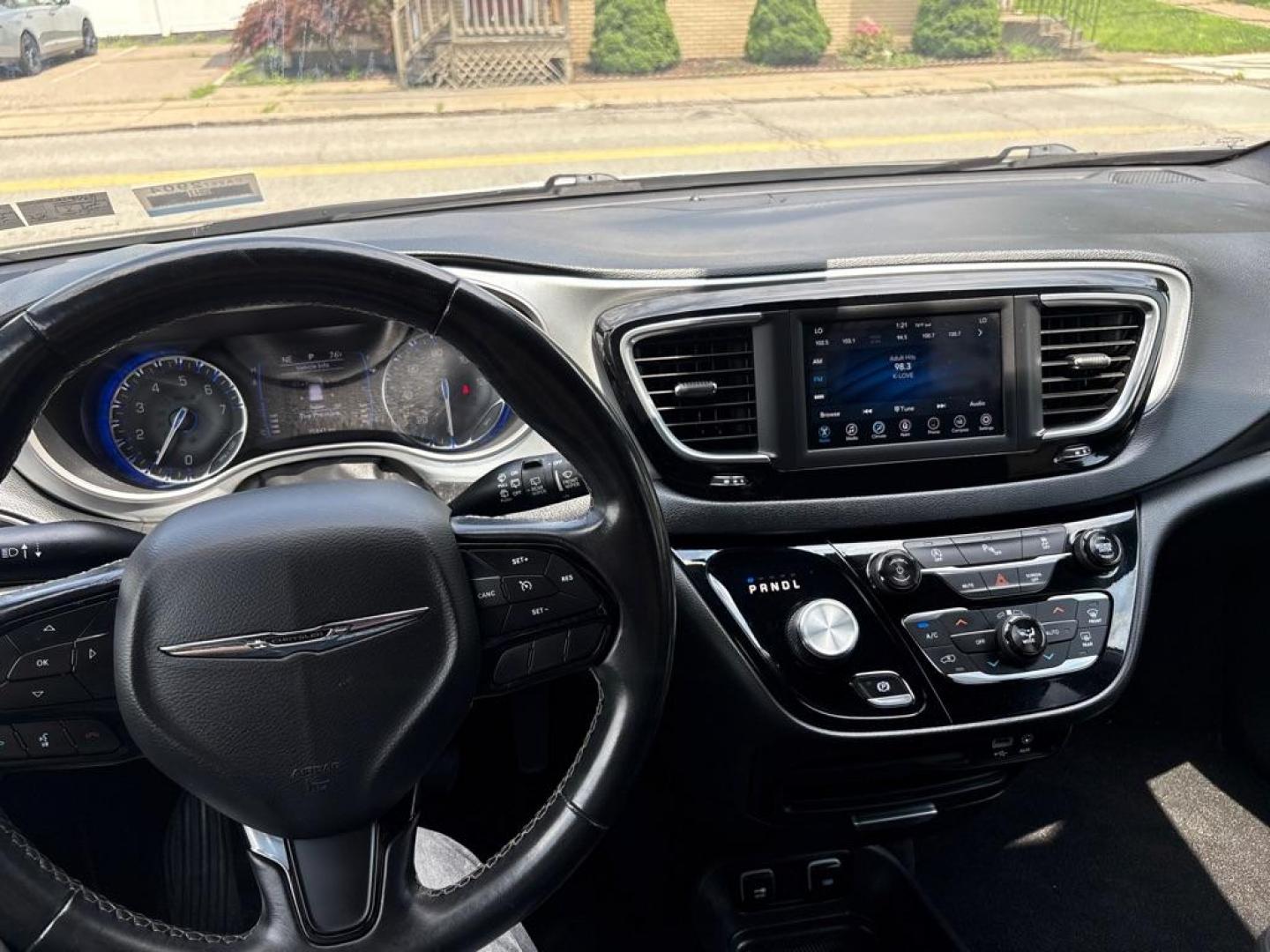 2020 WHITE CHRYSLER PACIFICA TOURING (2C4RC1FG6LR) with an 3.6L engine, Automatic transmission, located at 503 First Street, Canonsburg, PA, 15317, (724) 745-0566, 40.266006, -80.178413 - Photo#28