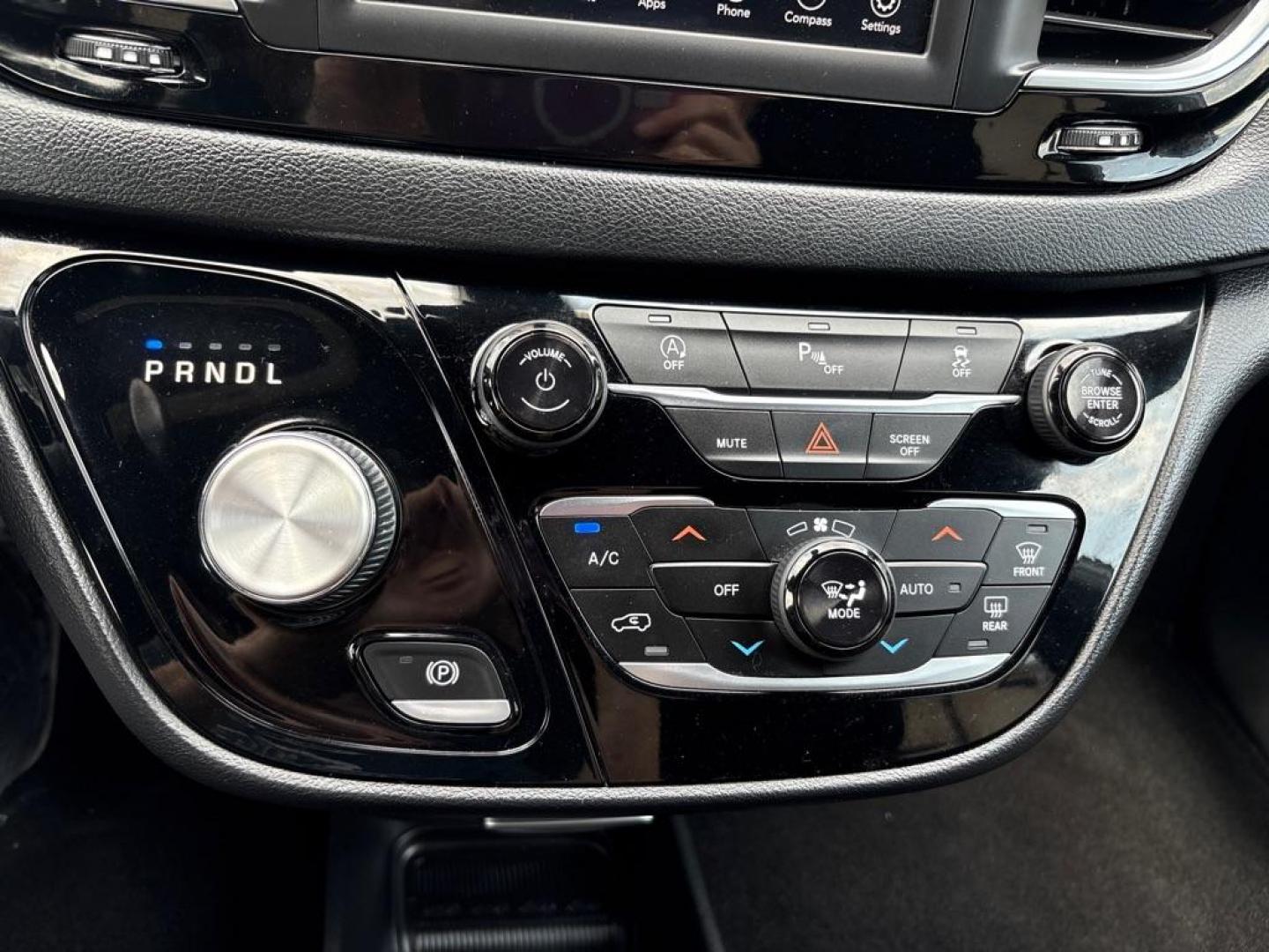 2020 WHITE CHRYSLER PACIFICA TOURING (2C4RC1FG6LR) with an 3.6L engine, Automatic transmission, located at 503 First Street, Canonsburg, PA, 15317, (724) 745-0566, 40.266006, -80.178413 - Photo#35