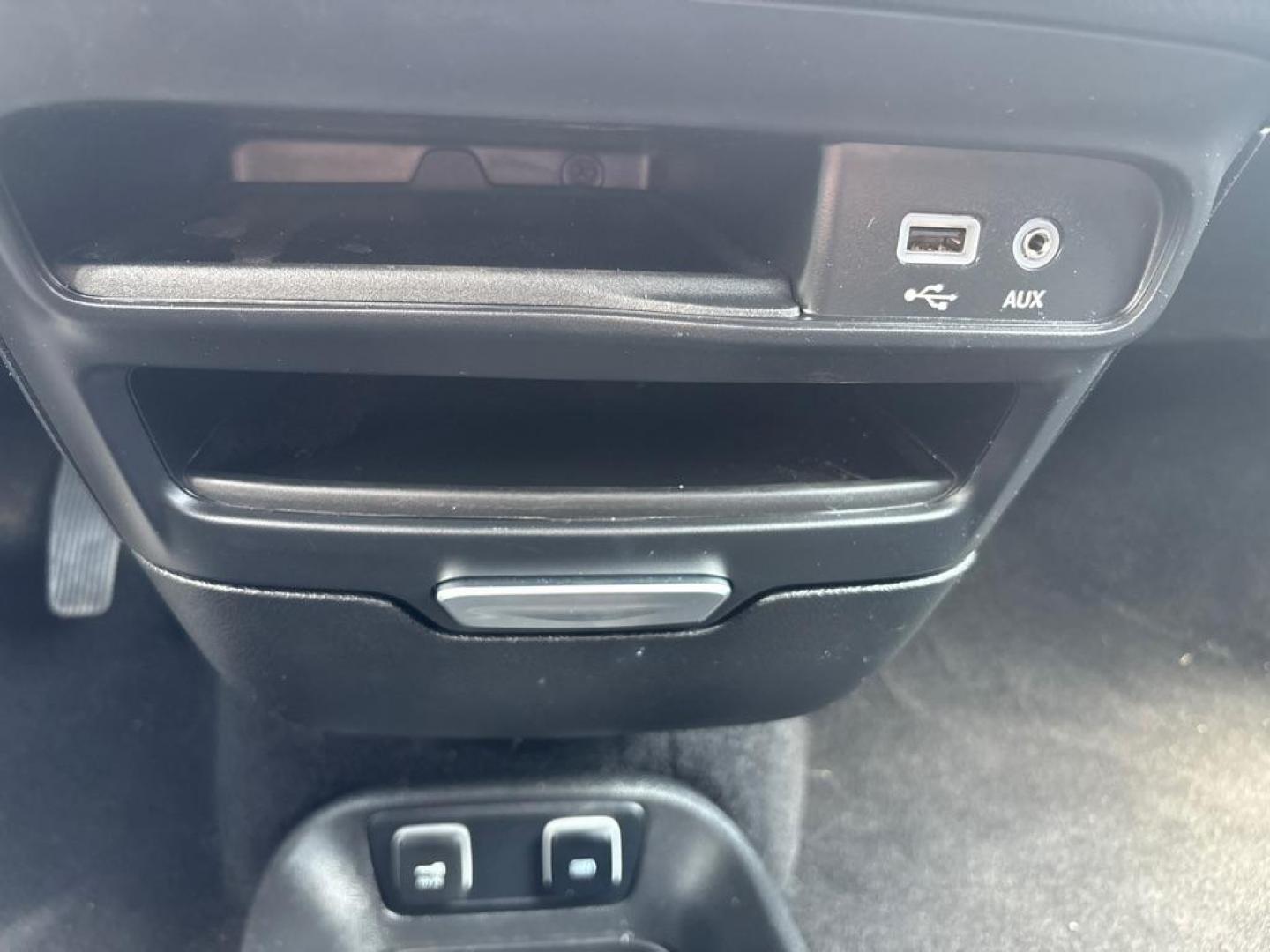 2020 WHITE CHRYSLER PACIFICA TOURING (2C4RC1FG6LR) with an 3.6L engine, Automatic transmission, located at 503 First Street, Canonsburg, PA, 15317, (724) 745-0566, 40.266006, -80.178413 - Photo#37