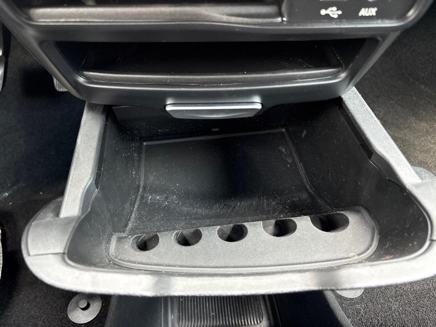 2020 WHITE CHRYSLER PACIFICA TOURING (2C4RC1FG6LR) with an 3.6L engine, Automatic transmission, located at 503 First Street, Canonsburg, PA, 15317, (724) 745-0566, 40.266006, -80.178413 - Photo#38