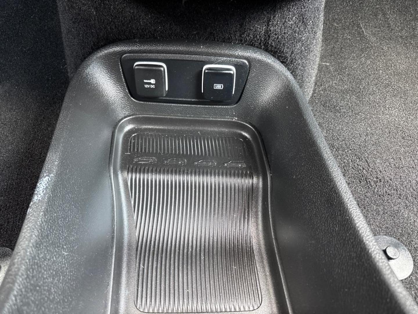 2020 WHITE CHRYSLER PACIFICA TOURING (2C4RC1FG6LR) with an 3.6L engine, Automatic transmission, located at 503 First Street, Canonsburg, PA, 15317, (724) 745-0566, 40.266006, -80.178413 - Photo#39