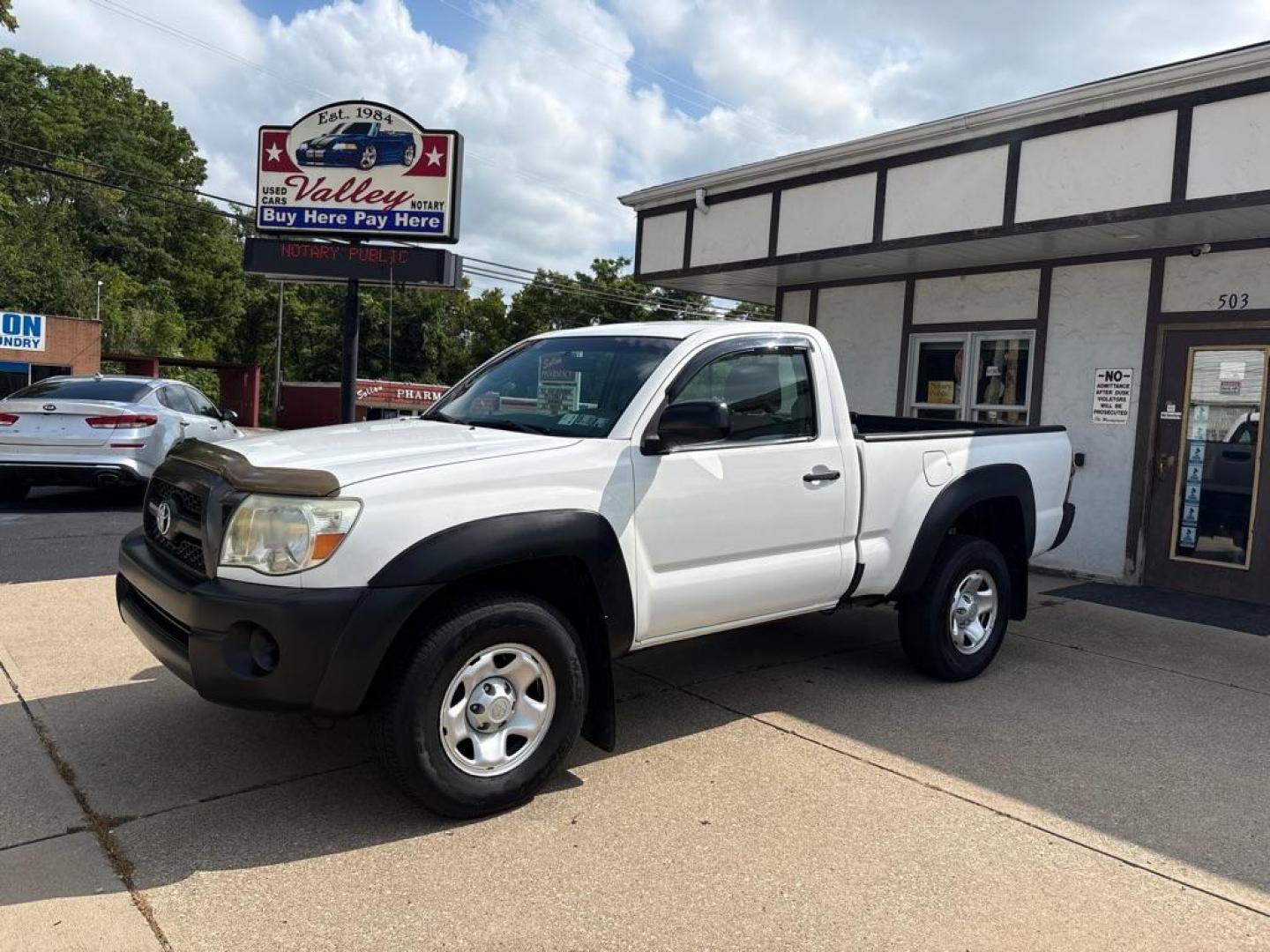 2011 WHITE TOYOTA TACOMA (5TFPX4EN5BX) with an 2.7L engine, Automatic transmission, located at 503 First Street, Canonsburg, PA, 15317, (724) 745-0566, 40.266006, -80.178413 - Photo#0