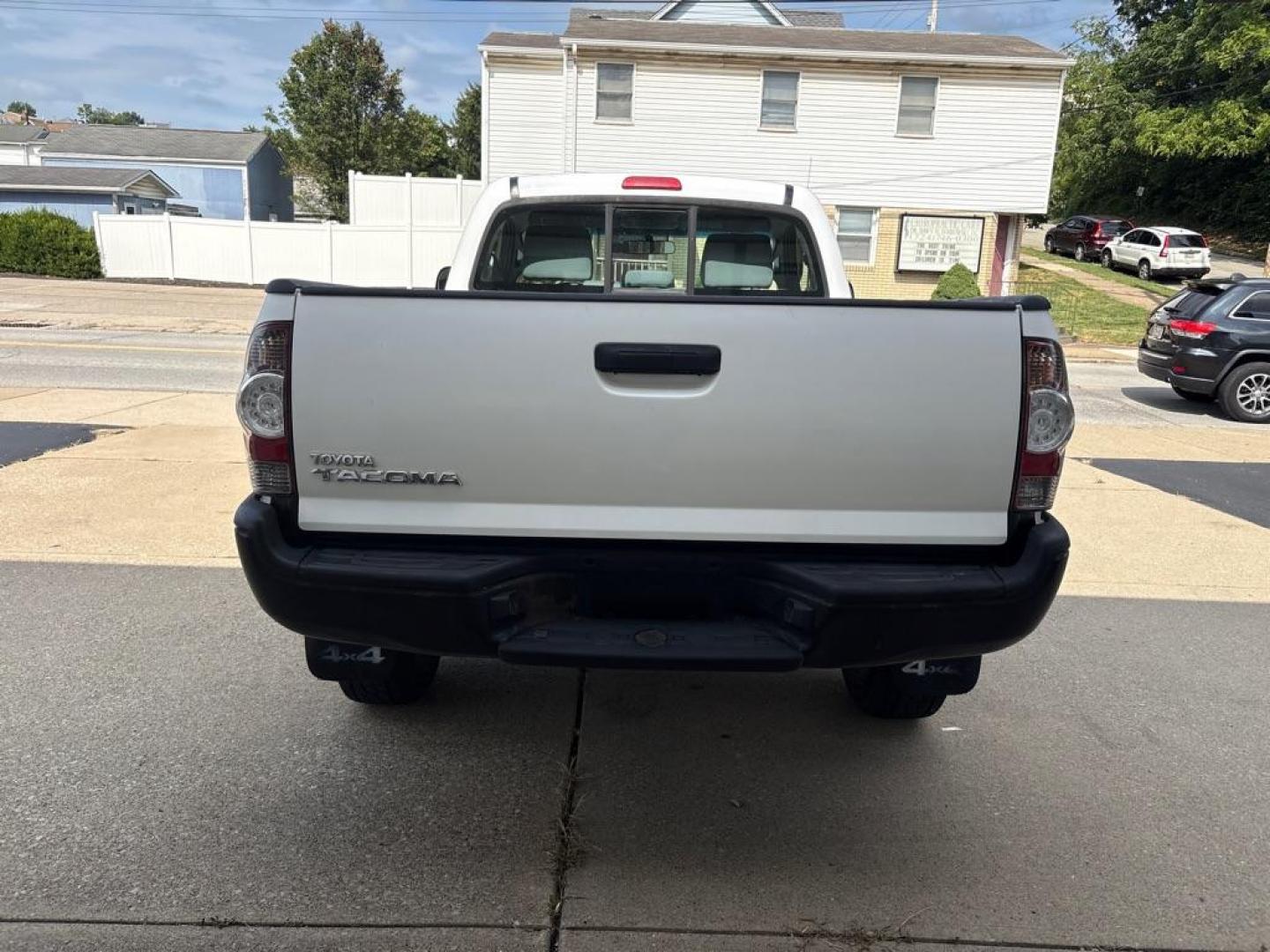 2011 WHITE TOYOTA TACOMA (5TFPX4EN5BX) with an 2.7L engine, Automatic transmission, located at 503 First Street, Canonsburg, PA, 15317, (724) 745-0566, 40.266006, -80.178413 - Photo#3