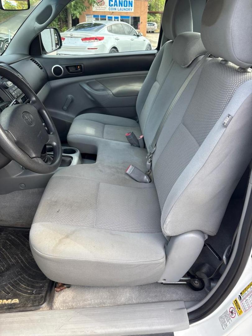 2011 WHITE TOYOTA TACOMA (5TFPX4EN5BX) with an 2.7L engine, Automatic transmission, located at 503 First Street, Canonsburg, PA, 15317, (724) 745-0566, 40.266006, -80.178413 - Photo#17
