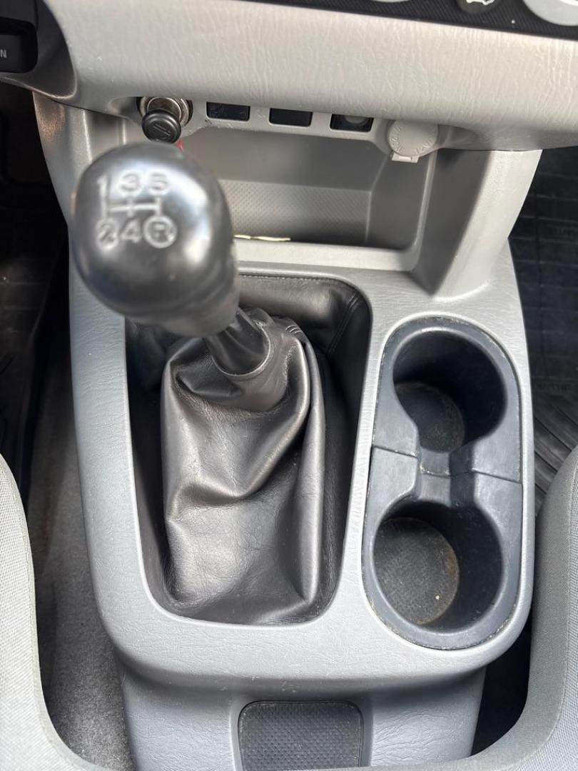 2011 WHITE TOYOTA TACOMA (5TFPX4EN5BX) with an 2.7L engine, Automatic transmission, located at 503 First Street, Canonsburg, PA, 15317, (724) 745-0566, 40.266006, -80.178413 - Photo#21