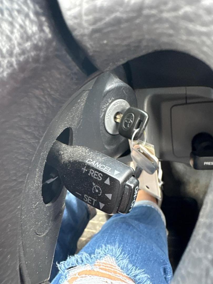 2011 WHITE TOYOTA TACOMA (5TFPX4EN5BX) with an 2.7L engine, Automatic transmission, located at 503 First Street, Canonsburg, PA, 15317, (724) 745-0566, 40.266006, -80.178413 - Photo#23