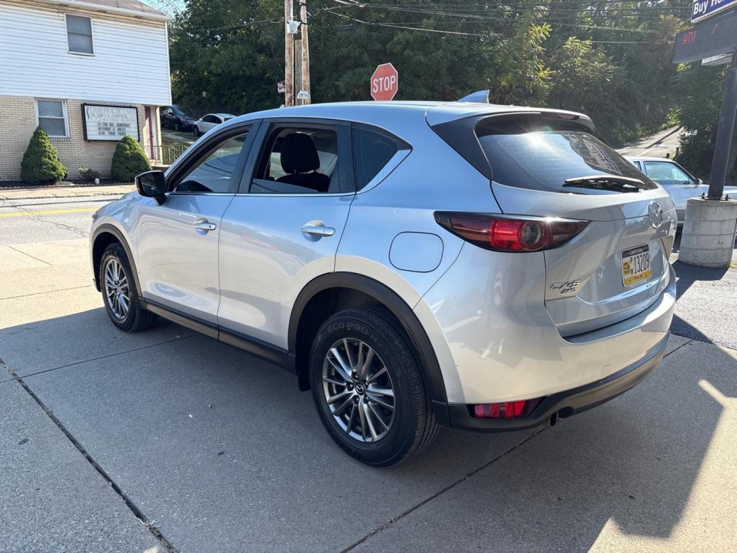 2018 SILVER MAZDA CX-5 SPORT (JM3KFBBM6J0) with an 2.5L engine, Automatic transmission, located at 503 First Street, Canonsburg, PA, 15317, (724) 745-0566, 40.266006, -80.178413 - CAR FAX AVAILABLE! 4 NEW TIRES, AM/FM/BLUETOOTH/USB, TOUCH SCREEN, PUSH START, CRUISE CONTROL, CLOTH INTERIOR WE FINANCE! FAST AND EASY APPROVALS! CALL US OR APPLY ONLINE: 724-745-0566 OFFICE WWW.USEDCARSCANONSBURGPA.COM AFTER HOURS QUESTIONS? TEXT US! 724-825-1817 - Photo#2
