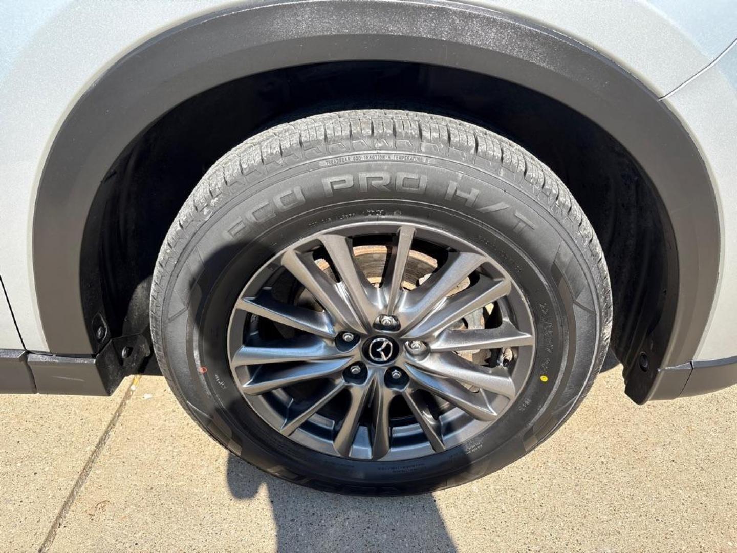 2018 SILVER MAZDA CX-5 SPORT (JM3KFBBM6J0) with an 2.5L engine, Automatic transmission, located at 503 First Street, Canonsburg, PA, 15317, (724) 745-0566, 40.266006, -80.178413 - CAR FAX AVAILABLE! 4 NEW TIRES, AM/FM/BLUETOOTH/USB, TOUCH SCREEN, PUSH START, CRUISE CONTROL, CLOTH INTERIOR WE FINANCE! FAST AND EASY APPROVALS! CALL US OR APPLY ONLINE: 724-745-0566 OFFICE WWW.USEDCARSCANONSBURGPA.COM AFTER HOURS QUESTIONS? TEXT US! 724-825-1817 - Photo#11