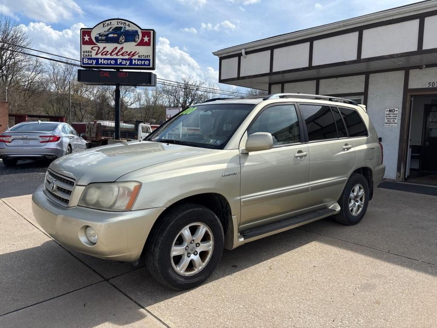 2003 GOLD TOYOTA HIGHLANDER LIMITED (JTEHF21A830) with an 3.0L engine, Automatic transmission, located at 503 First Street, Canonsburg, PA, 15317, (724) 745-0566, 40.266006, -80.178413 - CAR FAX AVAILABLE! AWD AS-IS! NO PA INSPECTION! CAUTION: CHECK ENGINE LIGHT ON! THIS VEHICLE DOES NOT QUILIFY FOR FINANCING, CASH ONLY SALE 724-745-0566 OFFICE WWW.USEDCARSCANONSBURGPA.COM AFTER HOURS QUESTIONS? TEXT US! 724-825-1817 FAQ's: Does it run? YES Will you finance this vehicle? NO - Photo#0