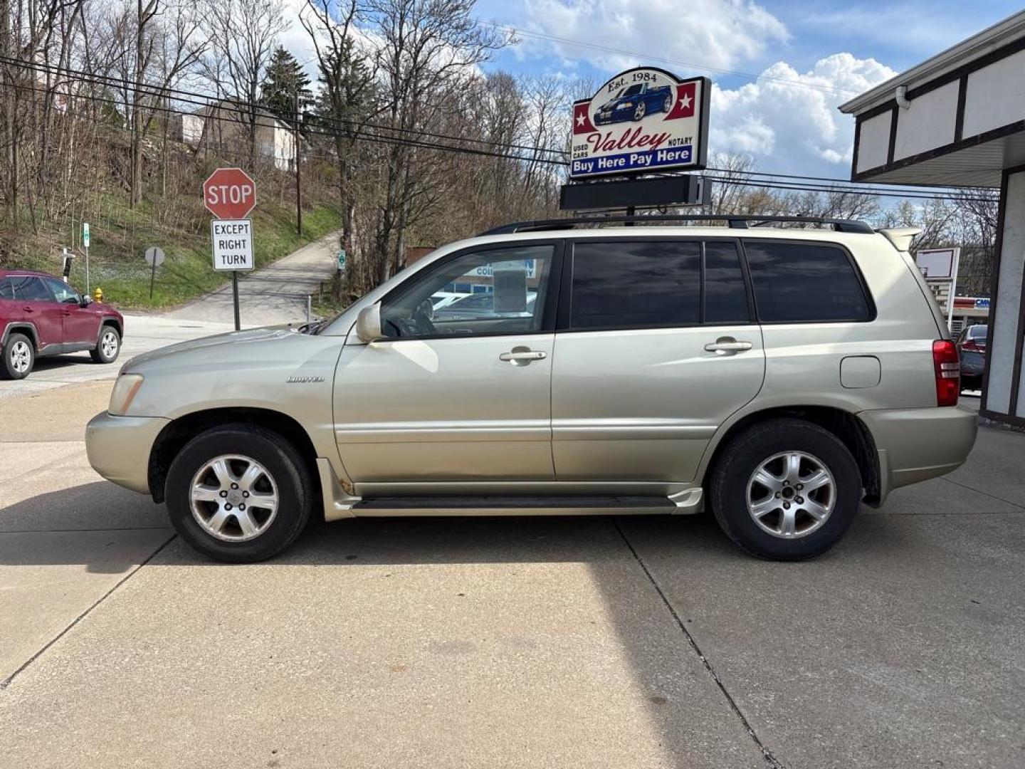 2003 GOLD TOYOTA HIGHLANDER LIMITED (JTEHF21A830) with an 3.0L engine, Automatic transmission, located at 503 First Street, Canonsburg, PA, 15317, (724) 745-0566, 40.266006, -80.178413 - CAR FAX AVAILABLE! AWD AS-IS! NO PA INSPECTION! CAUTION: CHECK ENGINE LIGHT ON! THIS VEHICLE DOES NOT QUILIFY FOR FINANCING, CASH ONLY SALE 724-745-0566 OFFICE WWW.USEDCARSCANONSBURGPA.COM AFTER HOURS QUESTIONS? TEXT US! 724-825-1817 FAQ's: Does it run? YES Will you finance this vehicle? NO - Photo#1