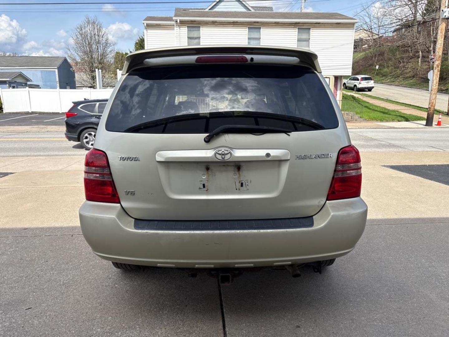 2003 GOLD TOYOTA HIGHLANDER LIMITED (JTEHF21A830) with an 3.0L engine, Automatic transmission, located at 503 First Street, Canonsburg, PA, 15317, (724) 745-0566, 40.266006, -80.178413 - CAR FAX AVAILABLE! AWD AS-IS! NO PA INSPECTION! CAUTION: CHECK ENGINE LIGHT ON! THIS VEHICLE DOES NOT QUILIFY FOR FINANCING, CASH ONLY SALE 724-745-0566 OFFICE WWW.USEDCARSCANONSBURGPA.COM AFTER HOURS QUESTIONS? TEXT US! 724-825-1817 FAQ's: Does it run? YES Will you finance this vehicle? NO - Photo#3
