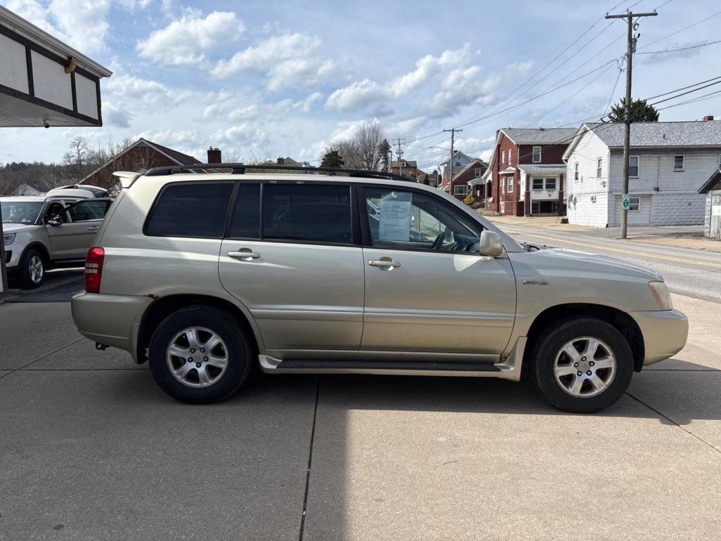 2003 GOLD TOYOTA HIGHLANDER LIMITED (JTEHF21A830) with an 3.0L engine, Automatic transmission, located at 503 First Street, Canonsburg, PA, 15317, (724) 745-0566, 40.266006, -80.178413 - CAR FAX AVAILABLE! AWD AS-IS! NO PA INSPECTION! CAUTION: CHECK ENGINE LIGHT ON! THIS VEHICLE DOES NOT QUILIFY FOR FINANCING, CASH ONLY SALE 724-745-0566 OFFICE WWW.USEDCARSCANONSBURGPA.COM AFTER HOURS QUESTIONS? TEXT US! 724-825-1817 FAQ's: Does it run? YES Will you finance this vehicle? NO - Photo#5