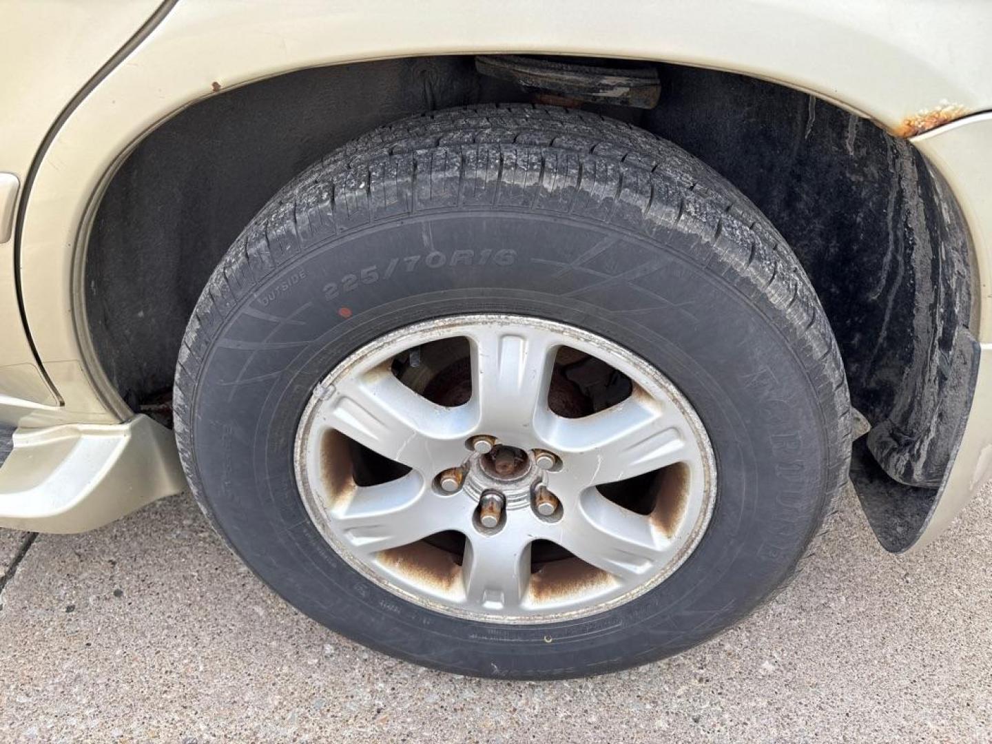 2003 GOLD TOYOTA HIGHLANDER LIMITED (JTEHF21A830) with an 3.0L engine, Automatic transmission, located at 503 First Street, Canonsburg, PA, 15317, (724) 745-0566, 40.266006, -80.178413 - CAR FAX AVAILABLE! AWD AS-IS! NO PA INSPECTION! CAUTION: CHECK ENGINE LIGHT ON! THIS VEHICLE DOES NOT QUILIFY FOR FINANCING, CASH ONLY SALE 724-745-0566 OFFICE WWW.USEDCARSCANONSBURGPA.COM AFTER HOURS QUESTIONS? TEXT US! 724-825-1817 FAQ's: Does it run? YES Will you finance this vehicle? NO - Photo#10